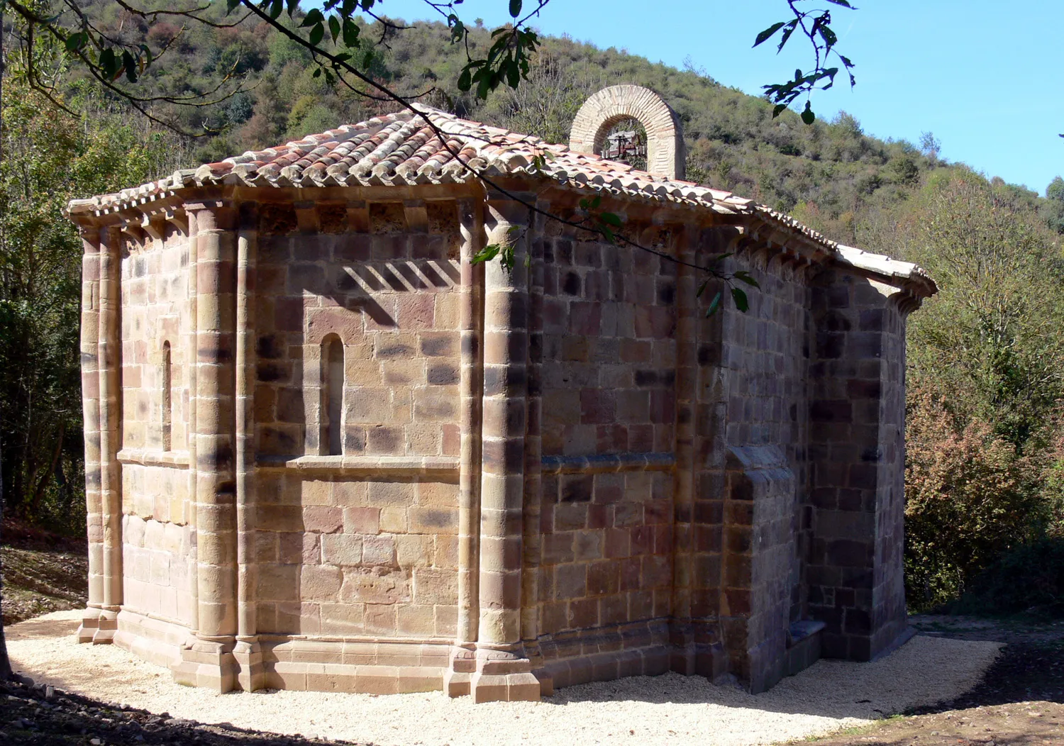 Photo showing: Ermita románica de la Ascensión, en San Asensio de los Cantos, aldea de Ojacastro en La Rioja (España).