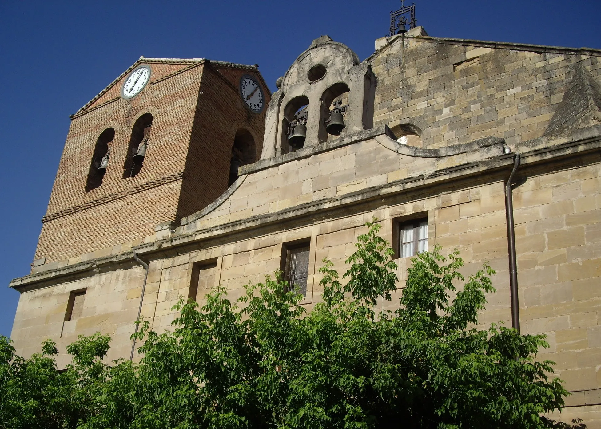 Photo showing: Iglesia de San Pedro en Lardero, La Rioja - España.