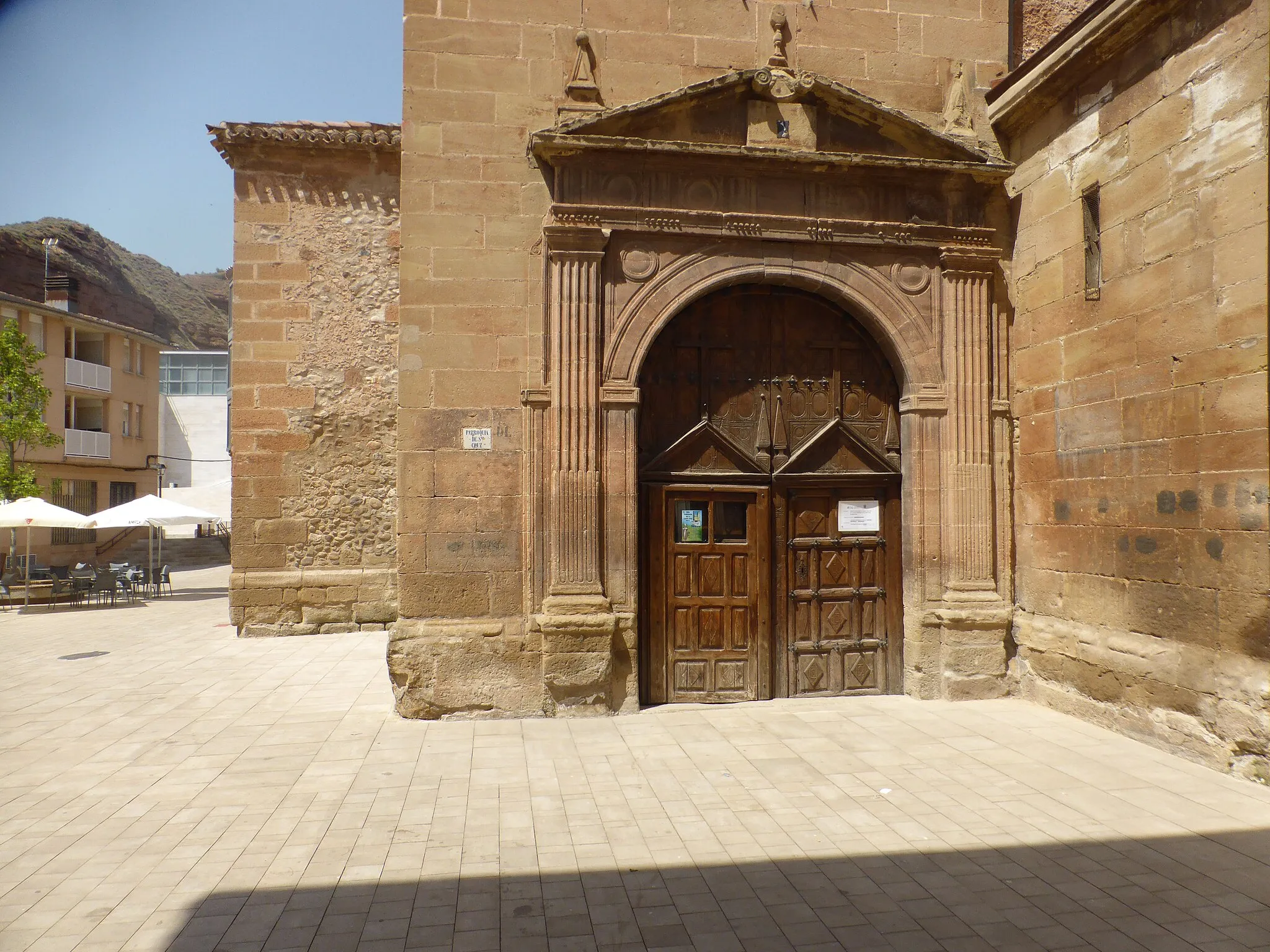 Photo showing: Puerta de entrada de la Parroquia de la Santa Cruz.