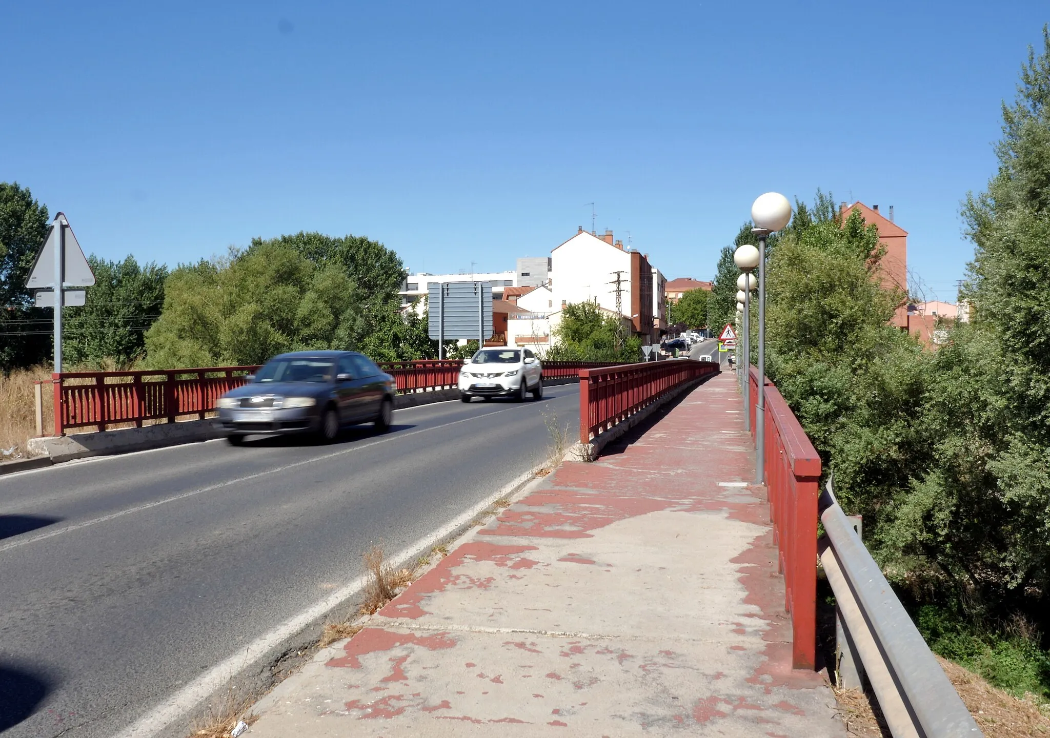 Photo showing: Puente Madre, locality in Villamediana de Iregua in La Rioja, Spain, between the neighbourhood of La Estrella in Logroño and Iregua River (bridge shown here).