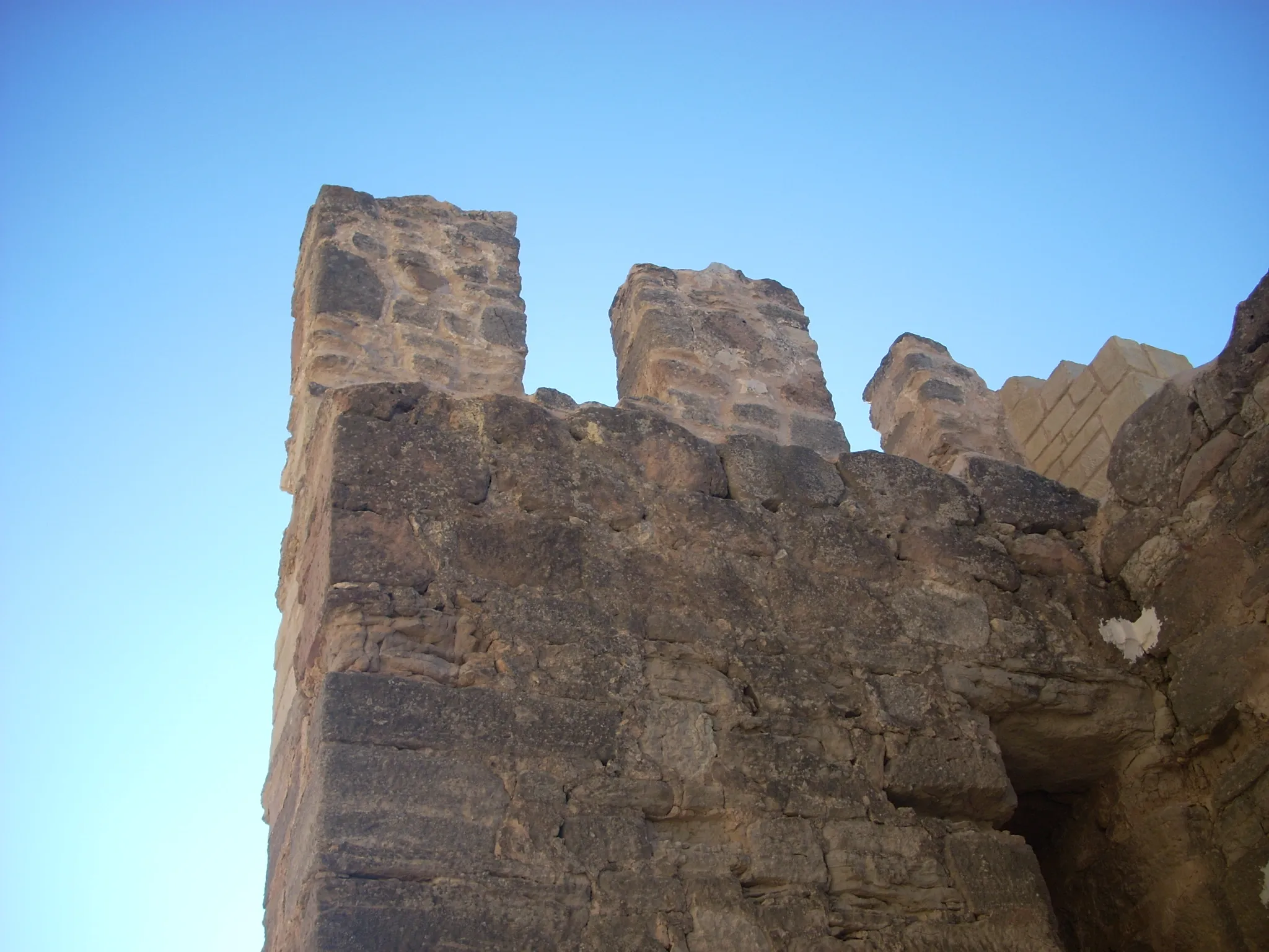 Photo showing: Almenas de la torre del castillo de Quel.