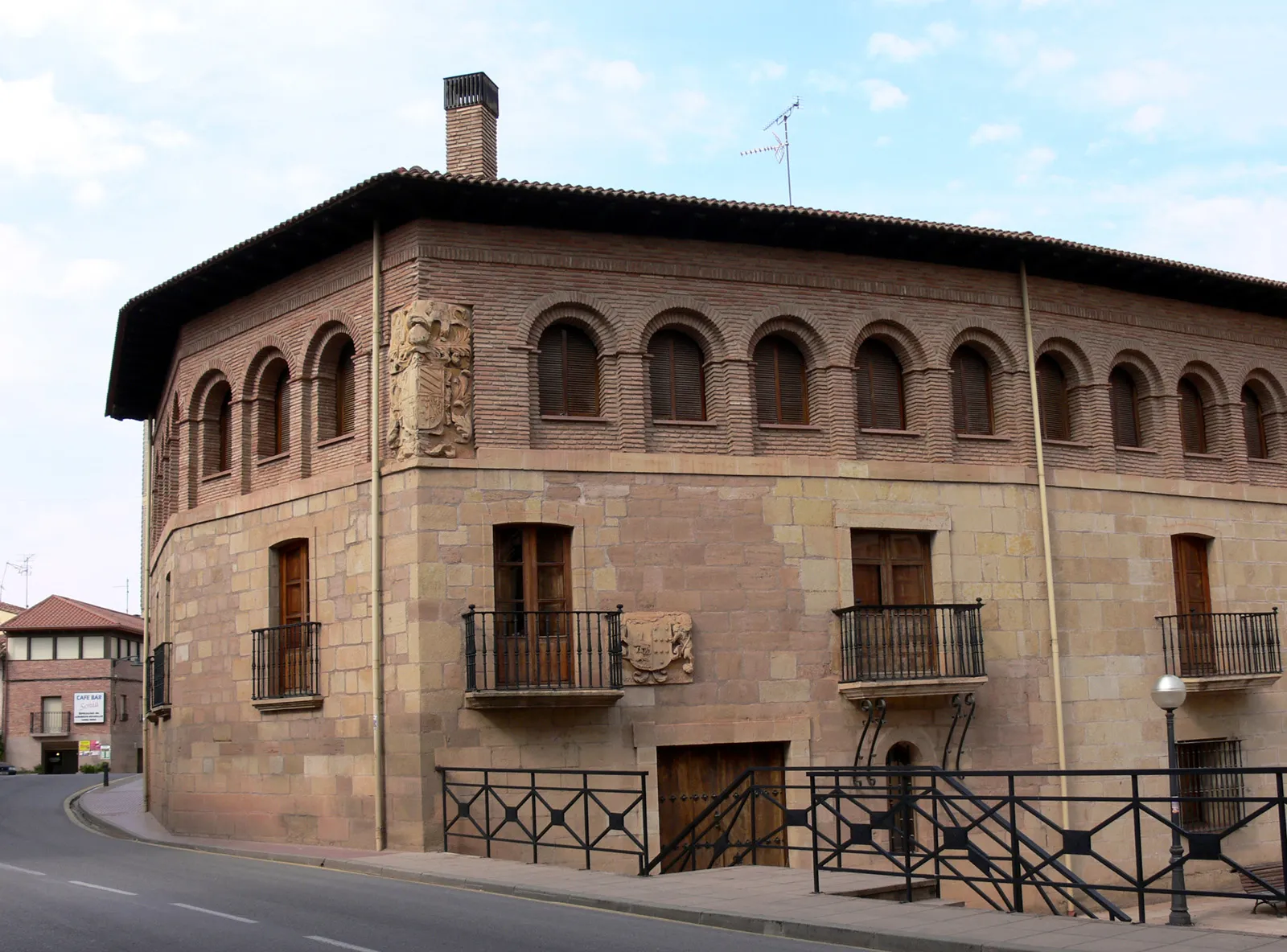 Photo showing: Palacio Salazar, Baños de Río Tobía, La Rioja - España.