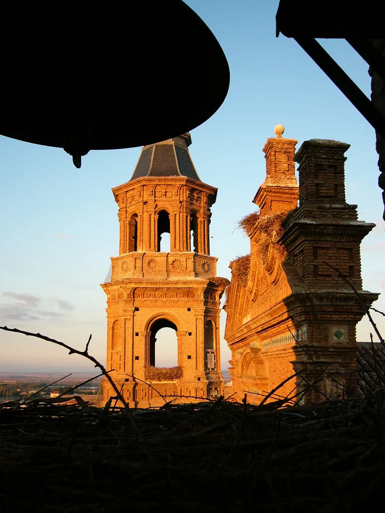 Photo showing: Torre vista desde su gemela. Alfaro