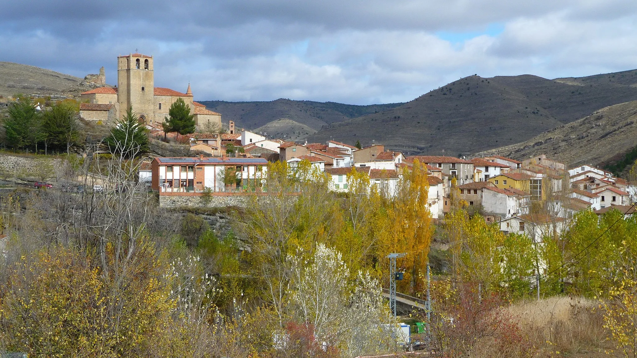 Photo showing: Vista de Enciso, en La Rioja (España)