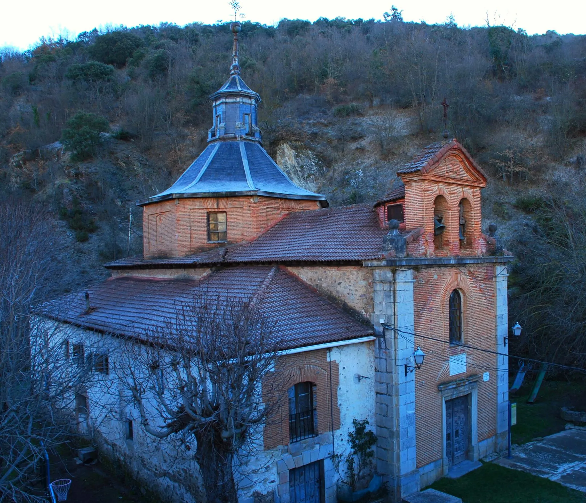 Photo showing: Ermita de Nuestra Señora de los Nogales en Villanueva de Cameros, La Rioja - España.