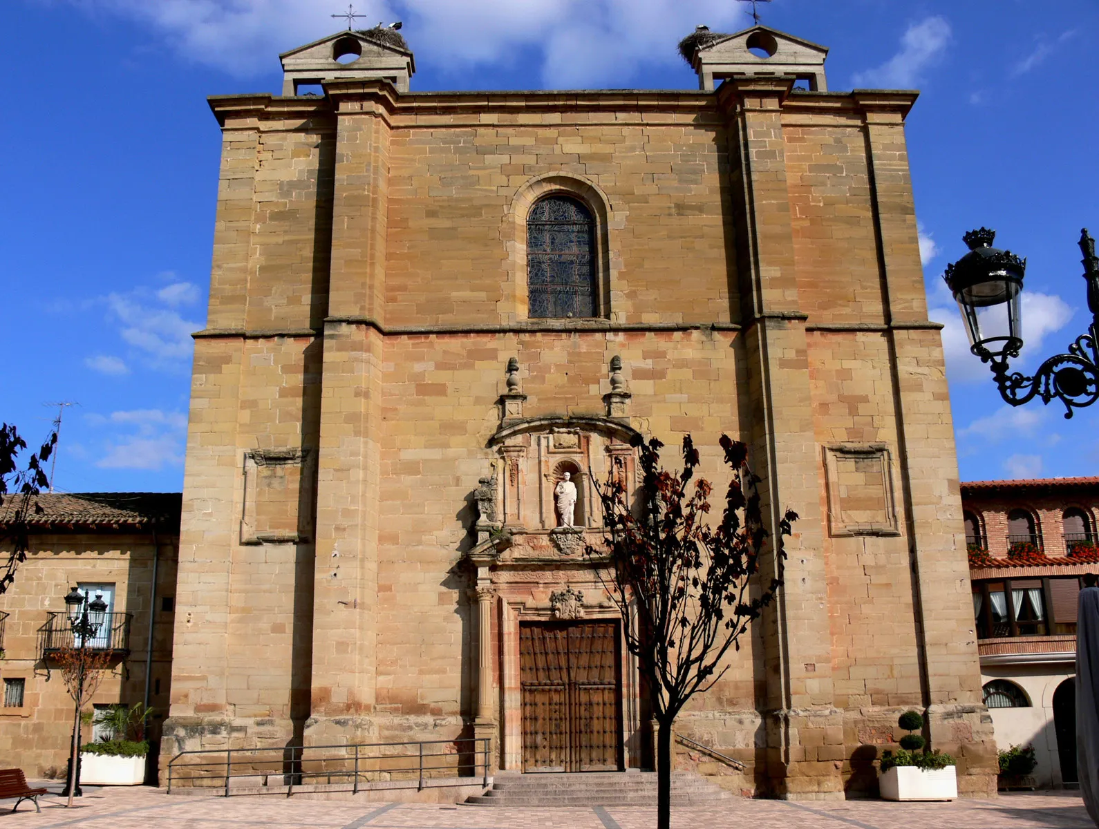 Photo showing: Iglesia de San Pedro en Huércanos, La Rioja - España.