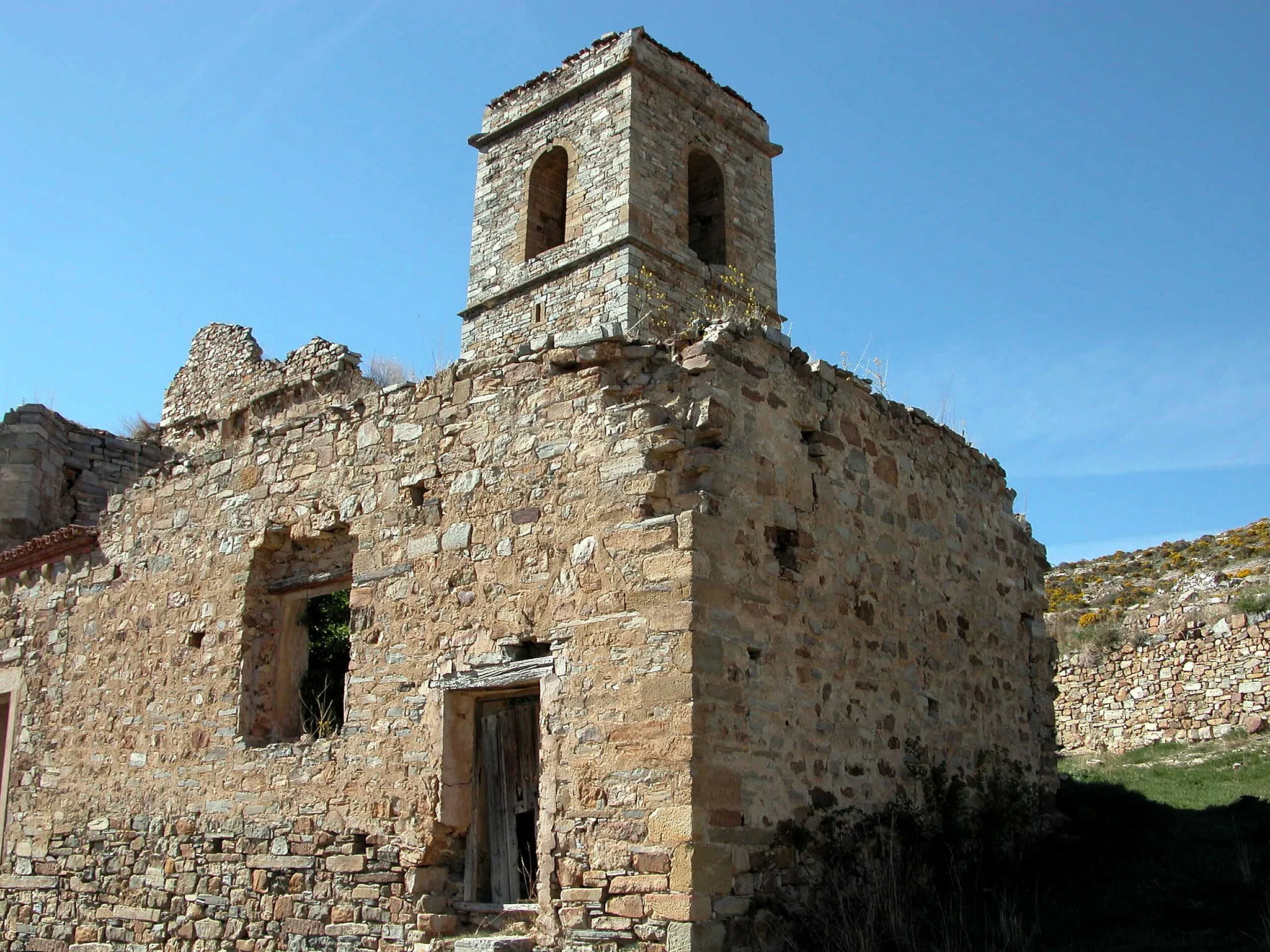 Photo showing: SAN PEDRO MANRIQUE (Tierras Altas de Soria). Ruinas de la Iglesia románica de San Miguel (sXIII).