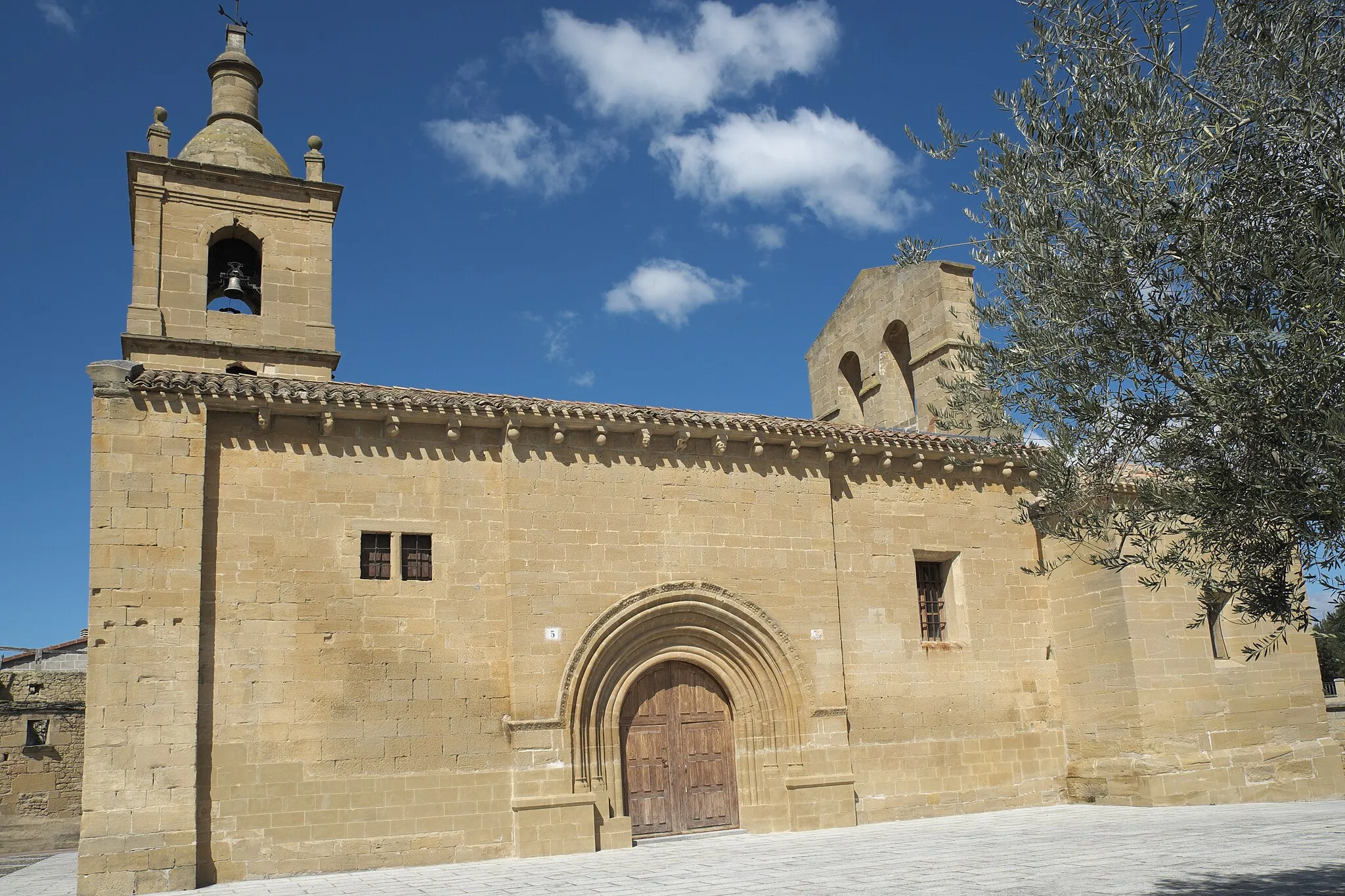 Photo showing: Katholische Kirche San Salvador in Tirgo in der spanischen autonomen Gemeinschaft La Rioja