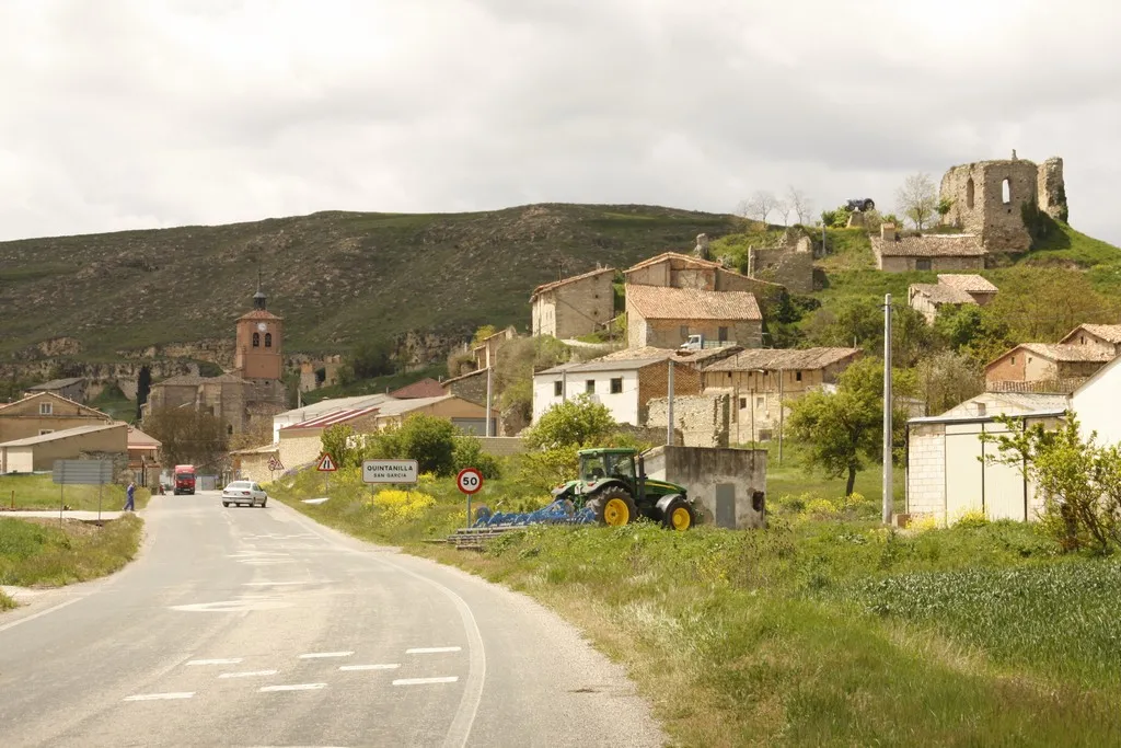 Photo showing: View of Quintanilla San García, 2010