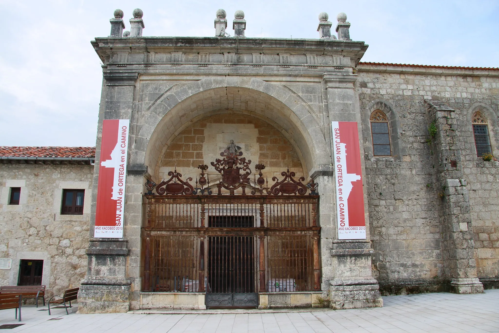 Photo showing: Portada de la capilla de San Nicolás, Monasterio de San Juan de Ortega (Burgos)