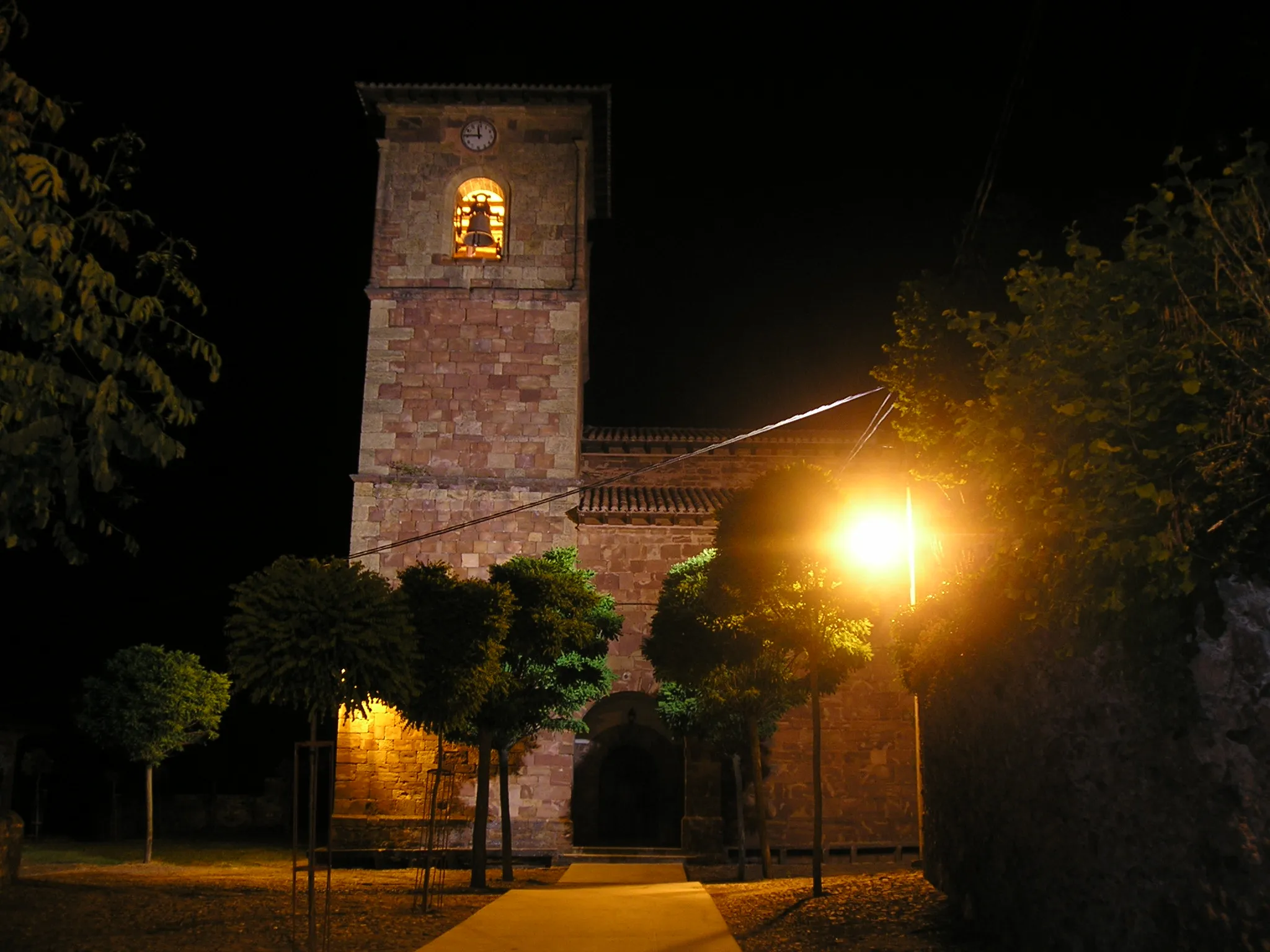 Photo showing: Fachada principal de la Iglesia de Nuestra Señora de la Asunción de Viniegra de Abajo.