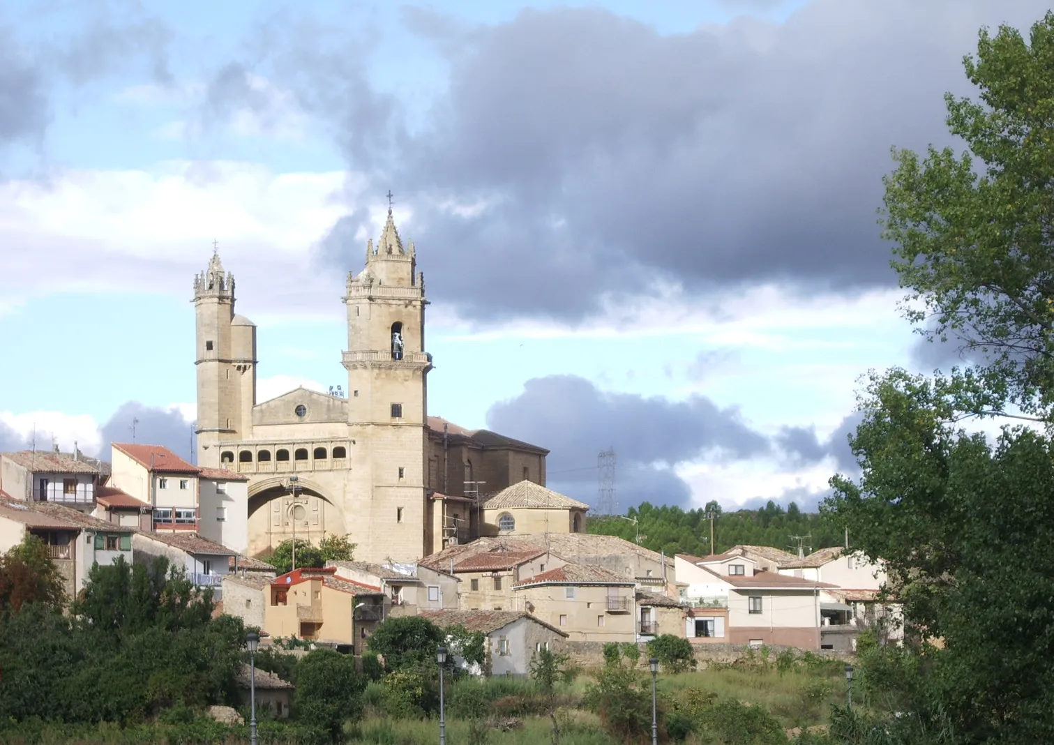 Photo showing: View and church of Elciego, Álava (Spain)