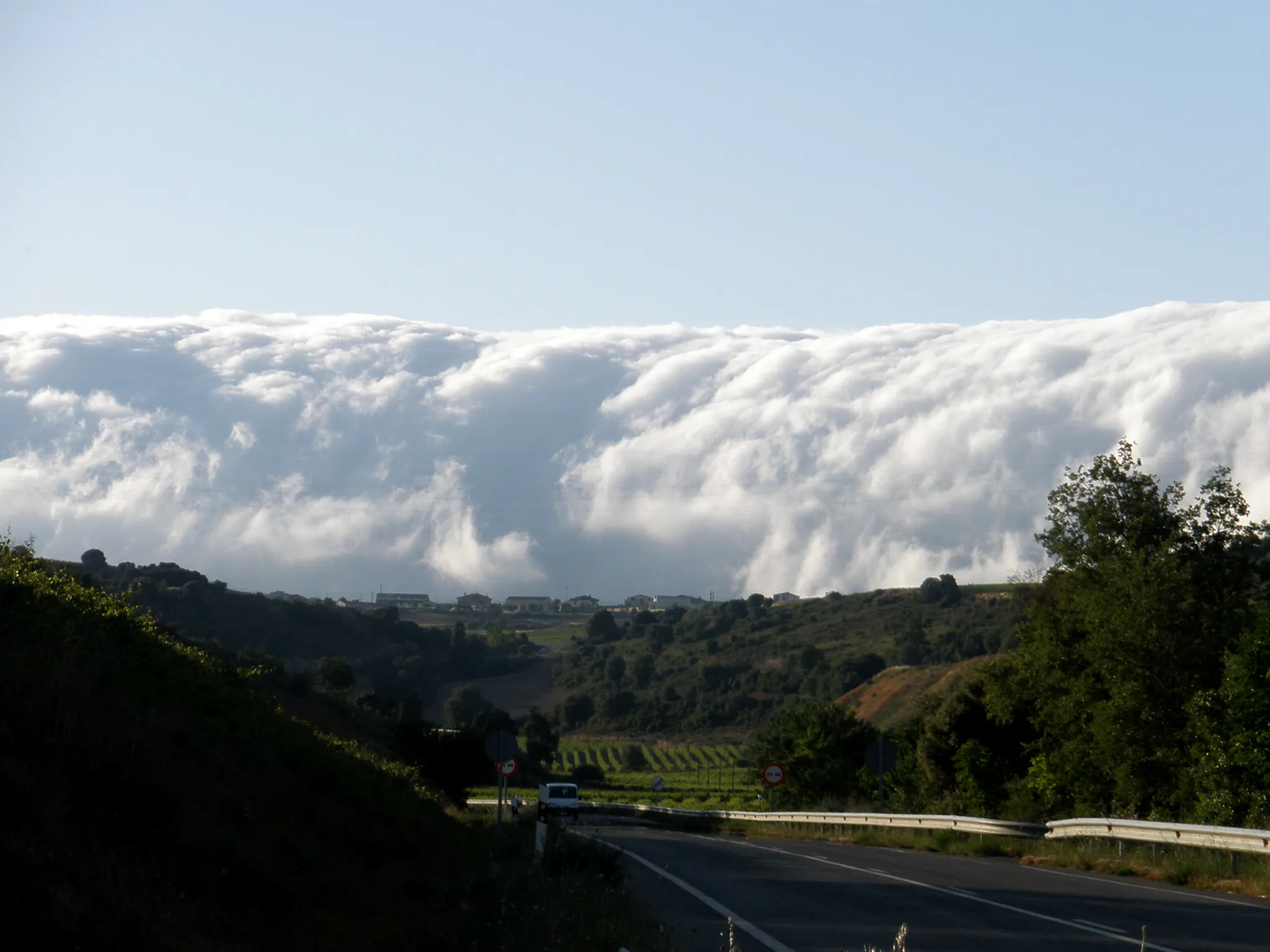 Photo showing: Foehn wind in Rioja Alavesa (Basque Country)