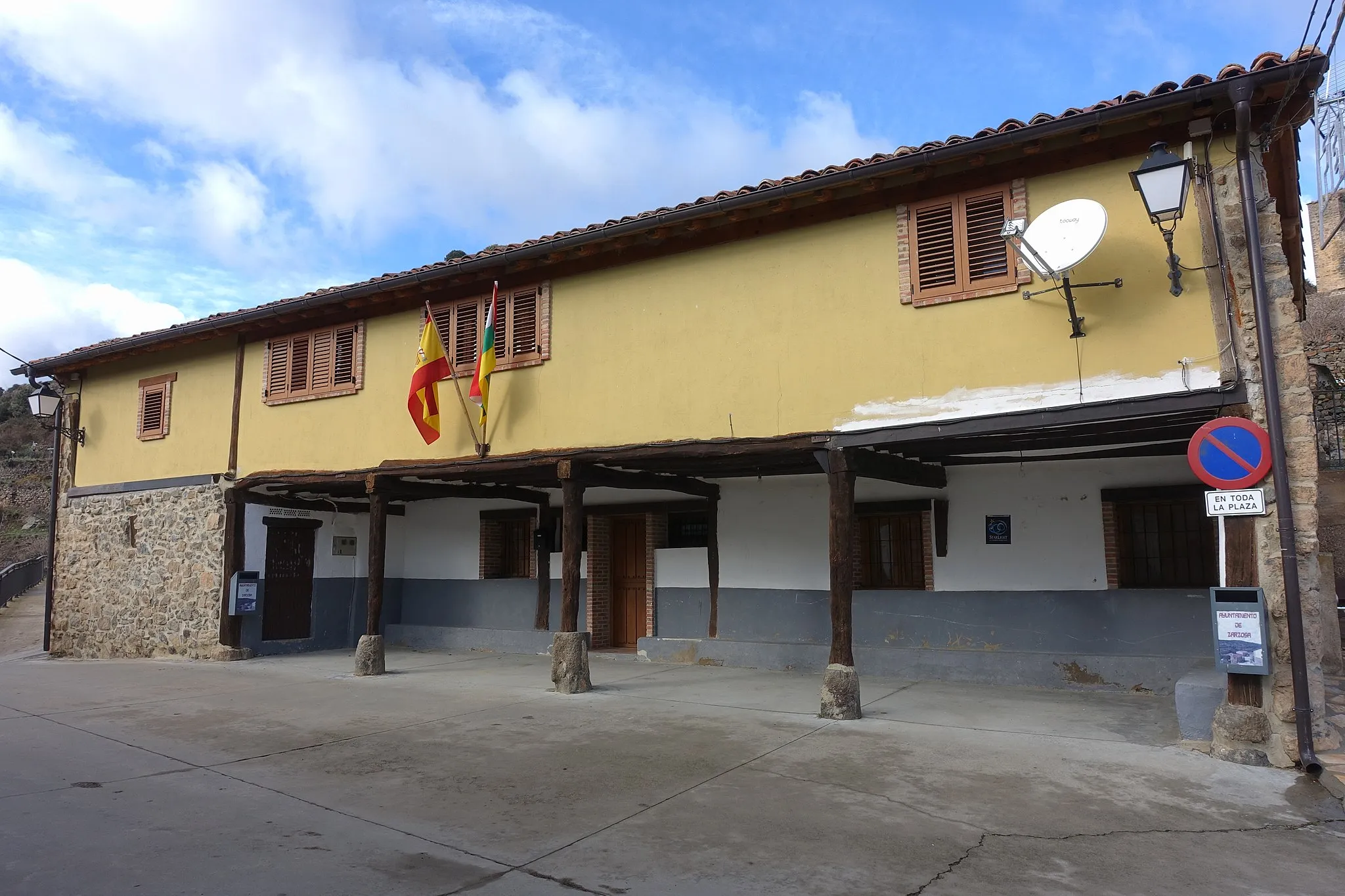 Photo showing: Casa consistorial de Zarzosa (La Rioja, España).