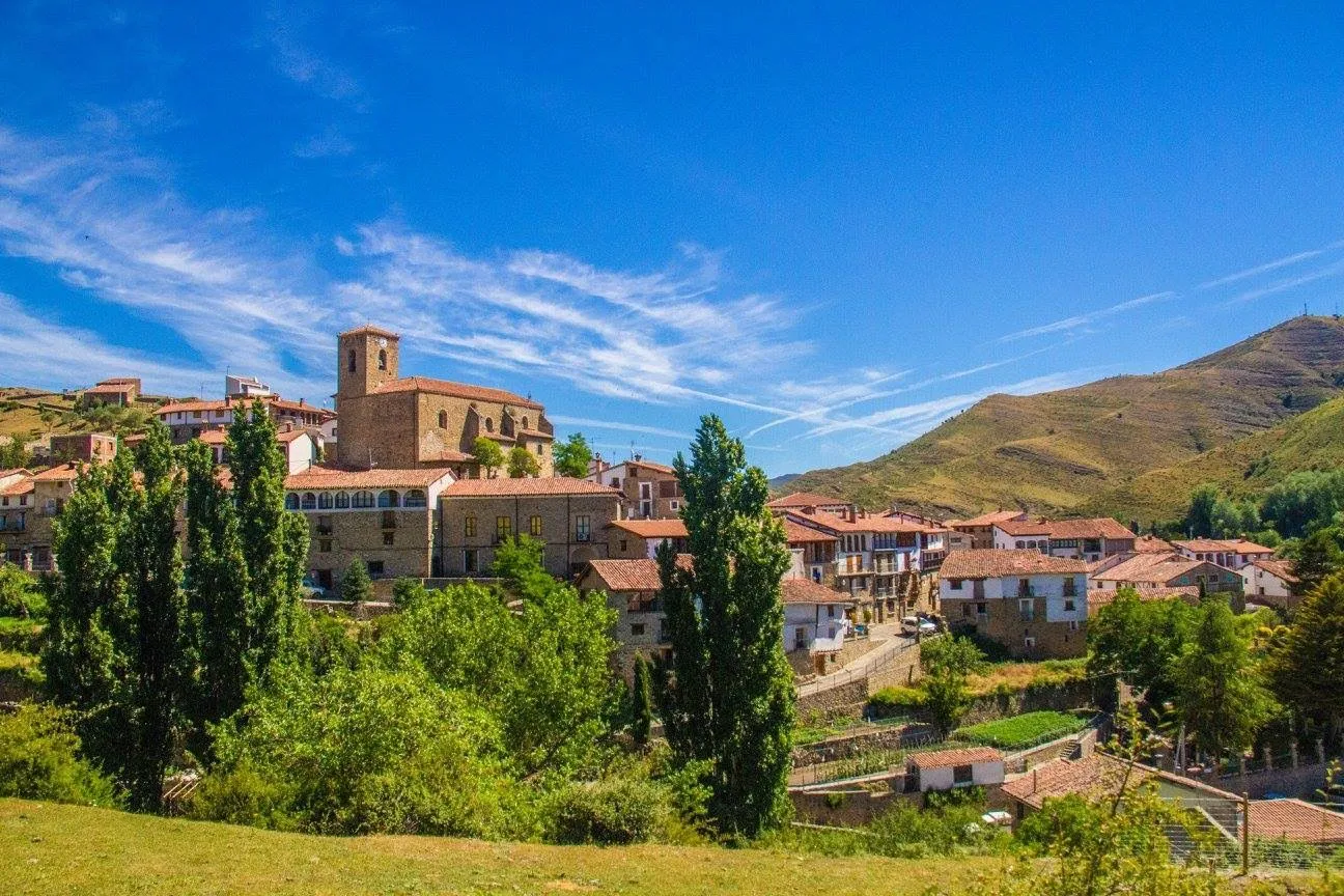 Photo showing: Bella panorámica del municipio de San Román de Cameros.