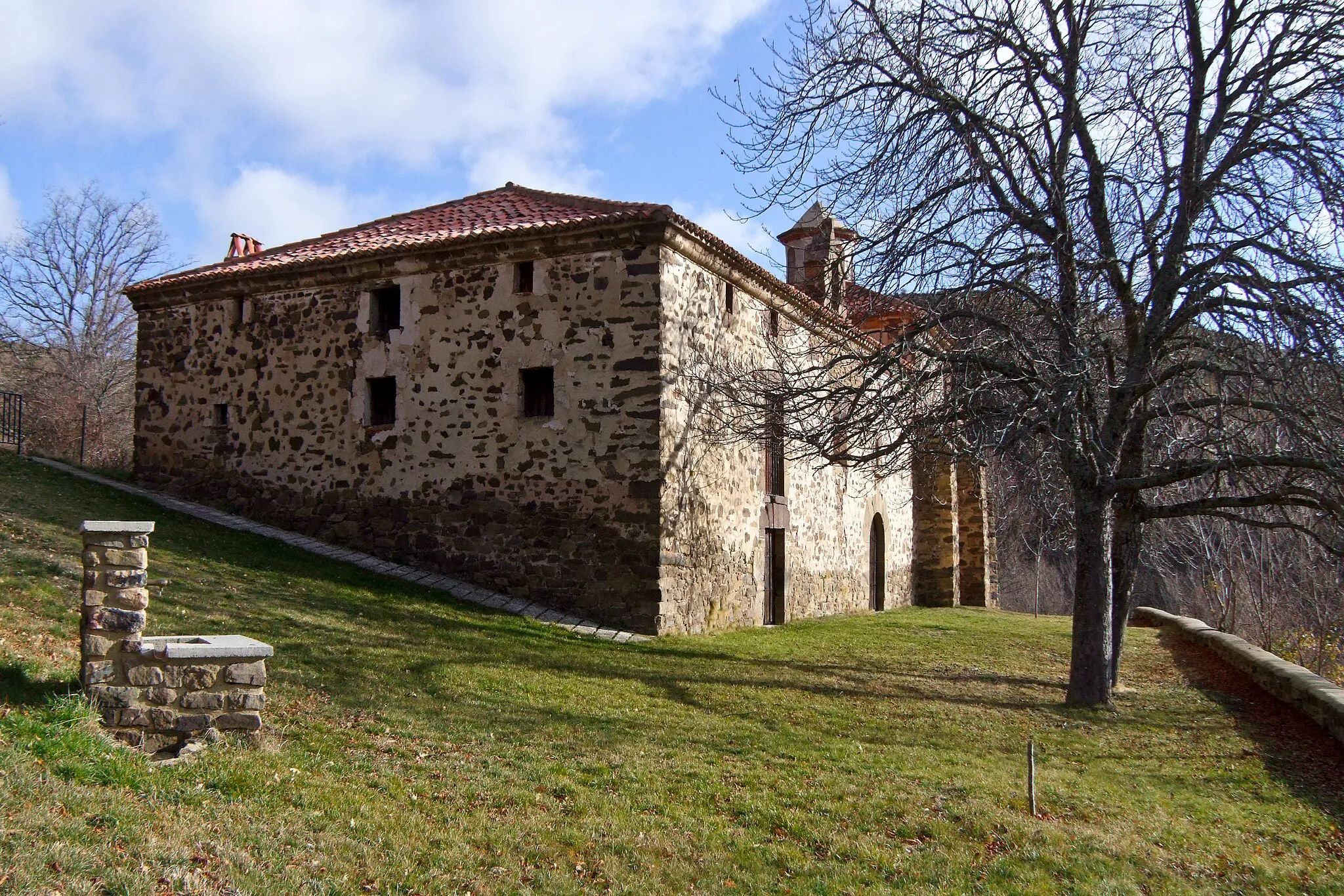 Photo showing: Ermita de la Cruz del Monteen la localidad de Muro en Cameros, La Rioja - España