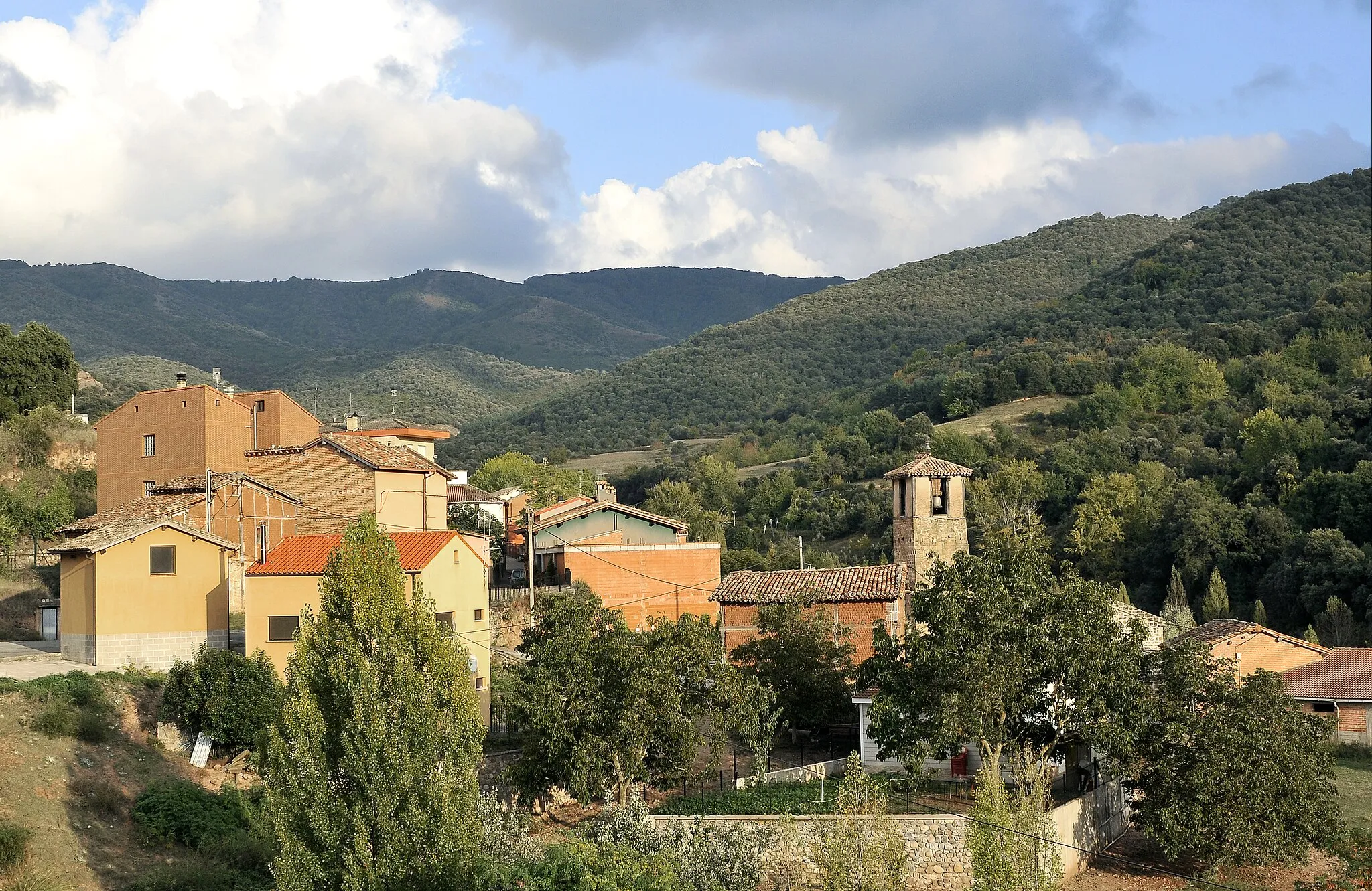 Photo showing: The village and its surroundings. Ledesma de la Cogolla, La Rioja, Spain