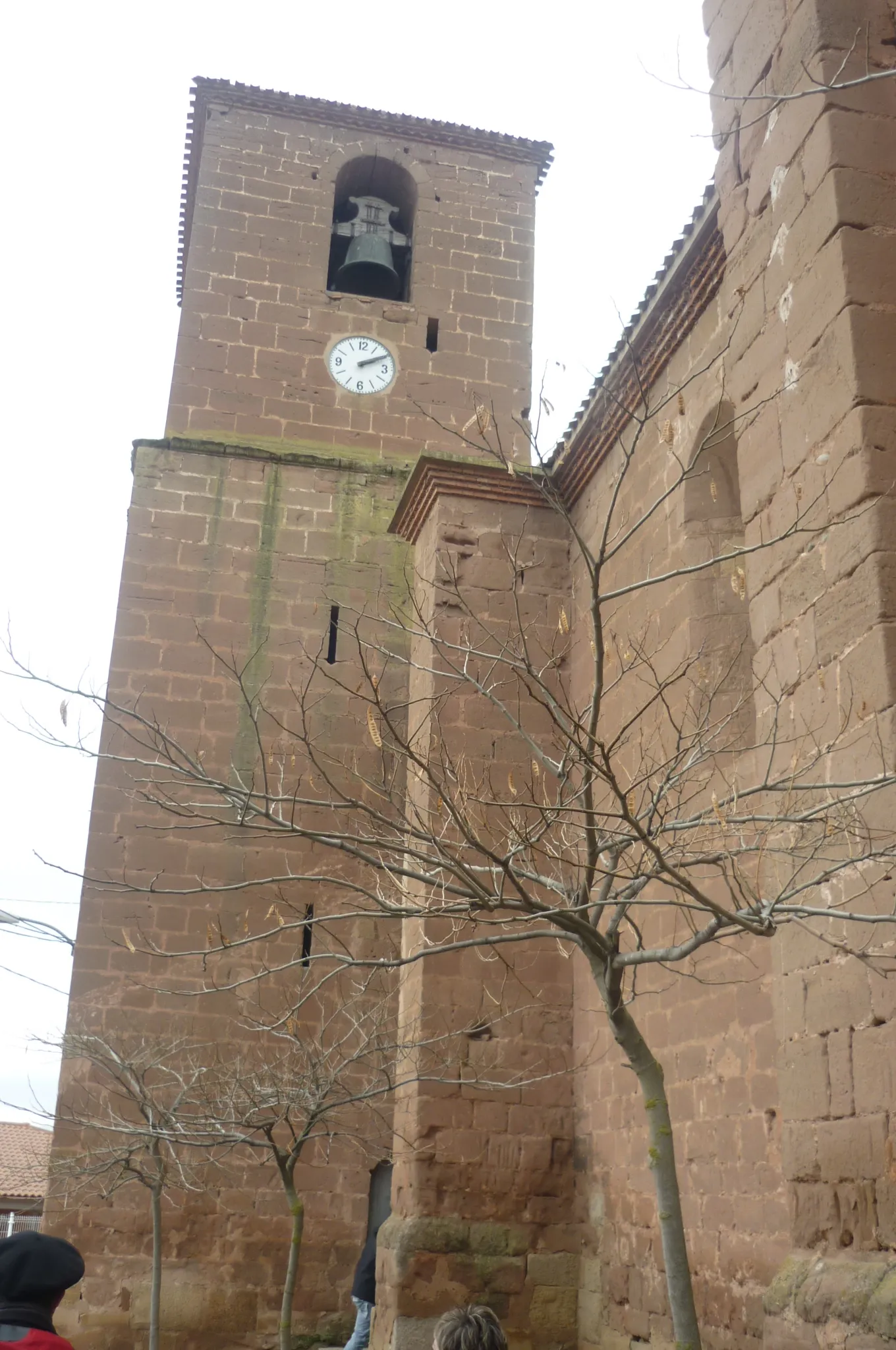 Photo showing: Exterior de la iglesia parroquial de Arenzana de Arriba (La Rioja, España)