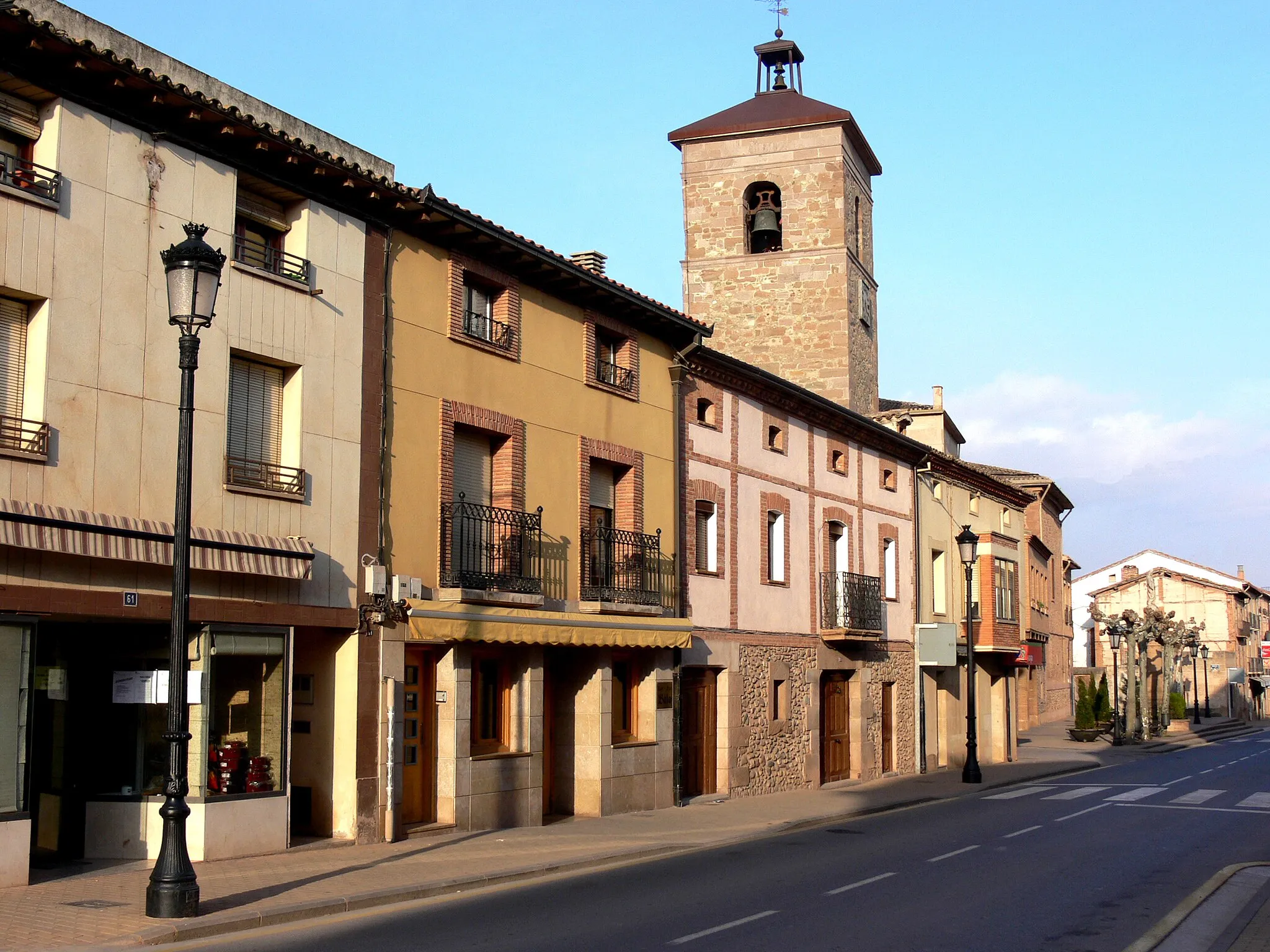 Photo showing: Una calle de Badarán (La Rioja)