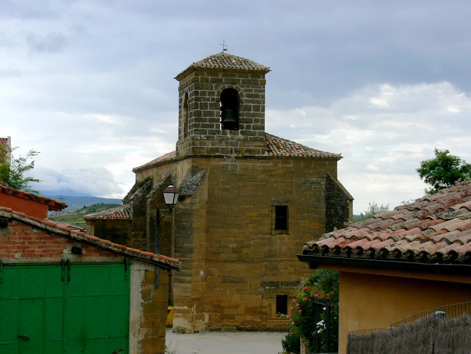 Photo showing: Iglesia de San Martín en Gimileo, La Rioja - España.