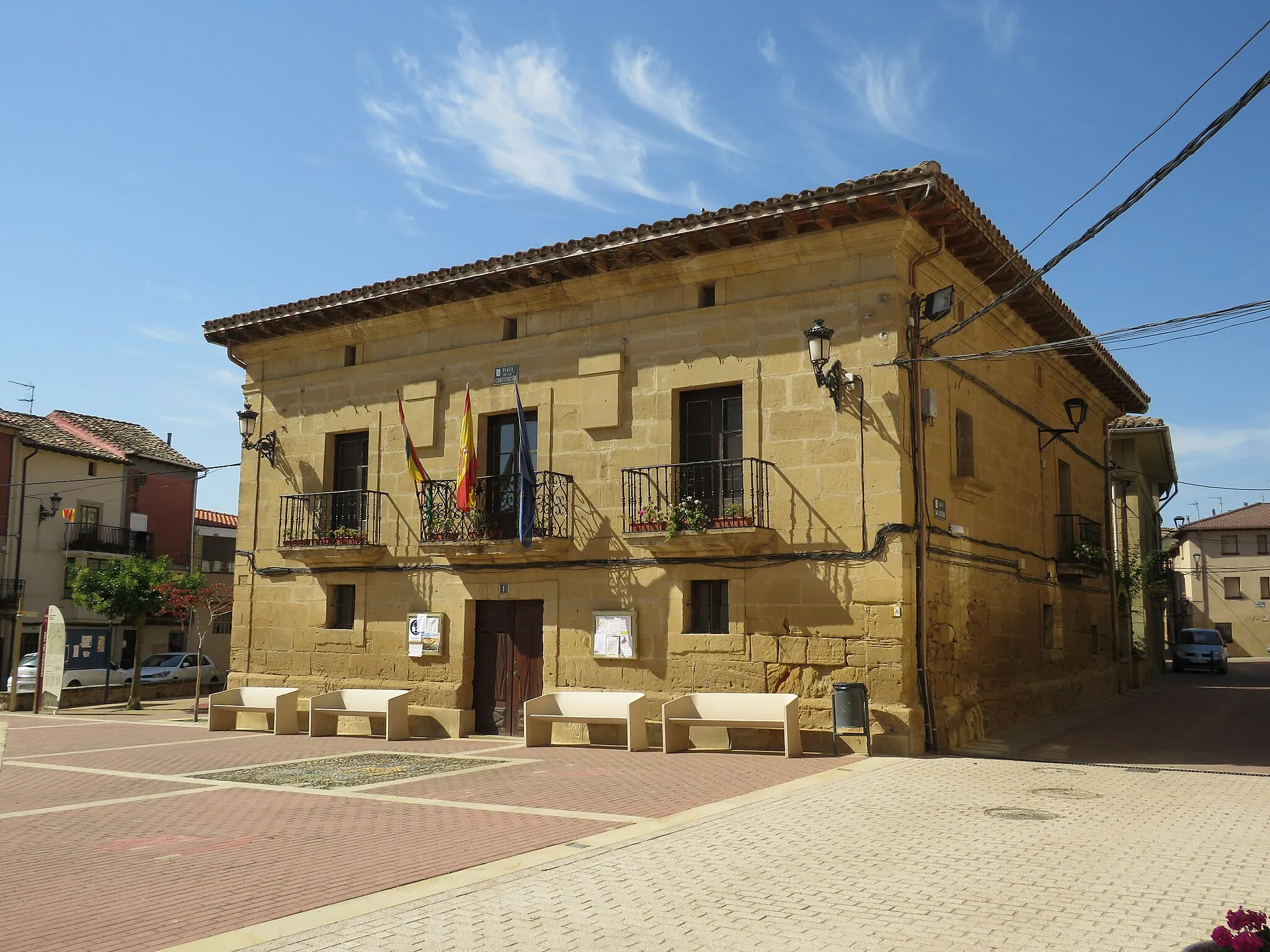 Photo showing: Rodezno's townhall.