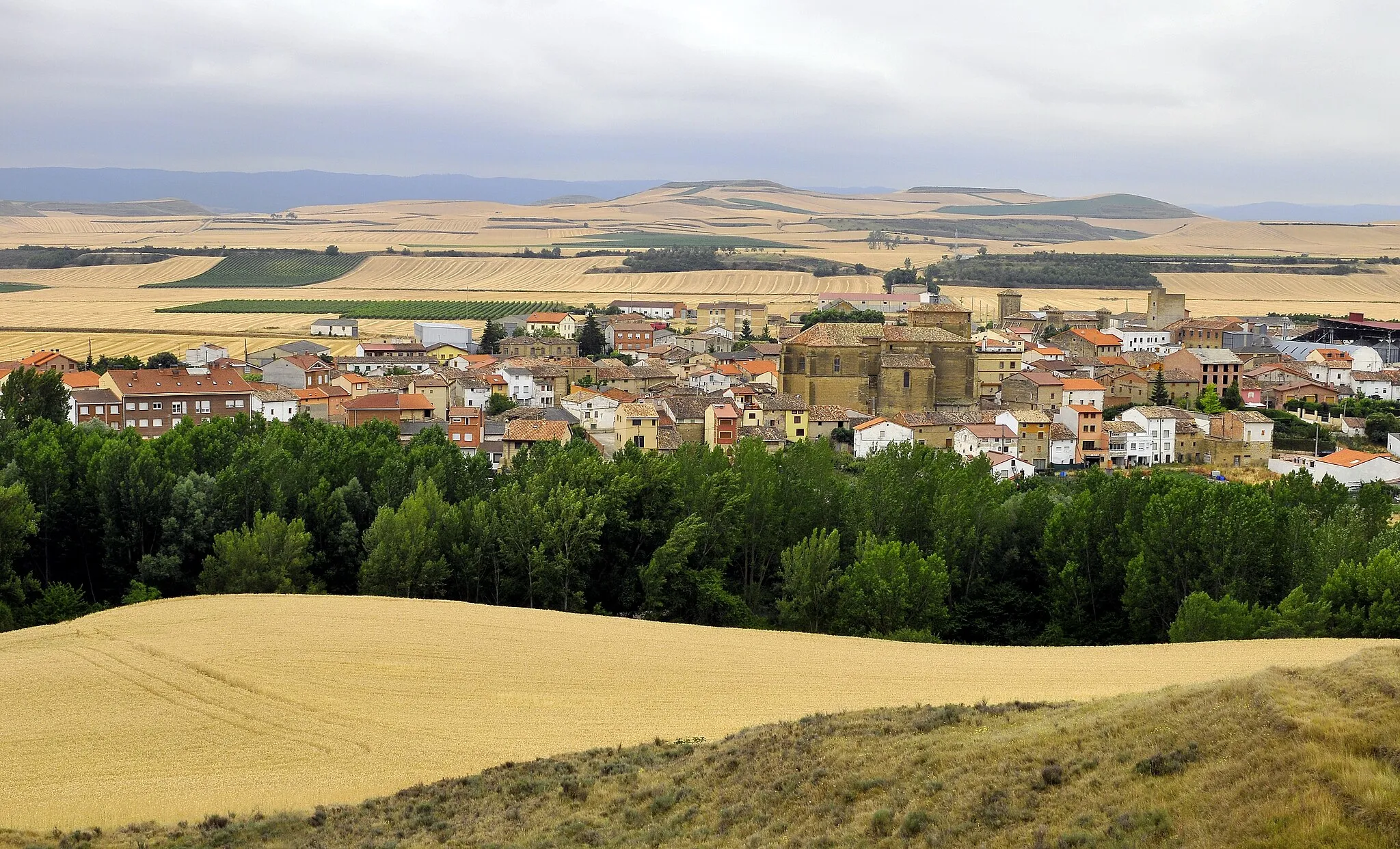 Photo showing: The village and its surroundings. Leiva, La Rioja, Spain