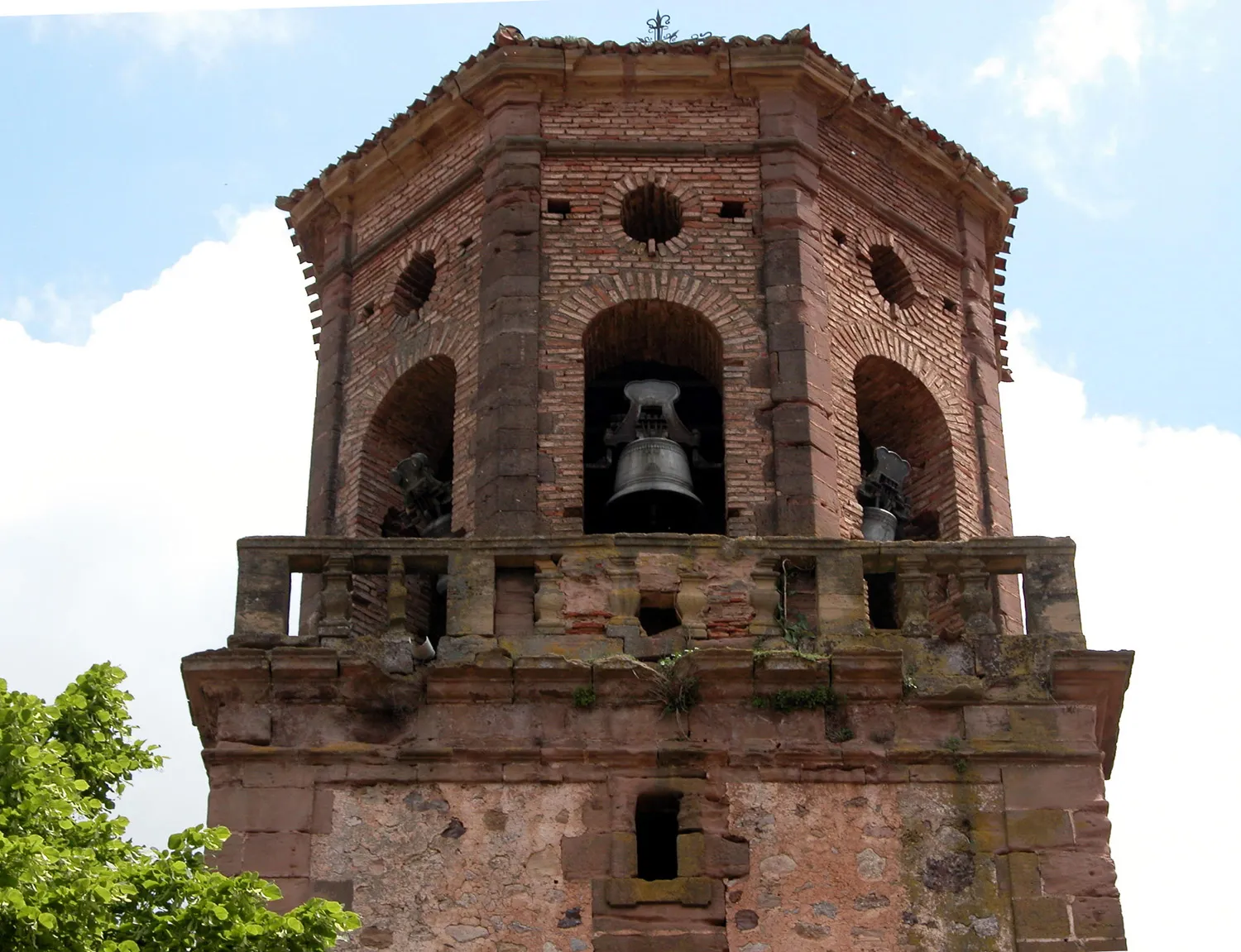 Photo showing: Iglesia de El Salvador en Pedroso, La Rioja - España.