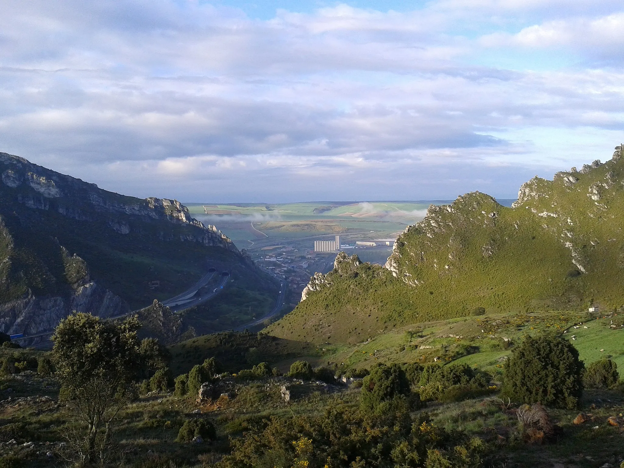 Photo showing: Desfiladero de Pancorbo, Vista desde los depóstios de agua.