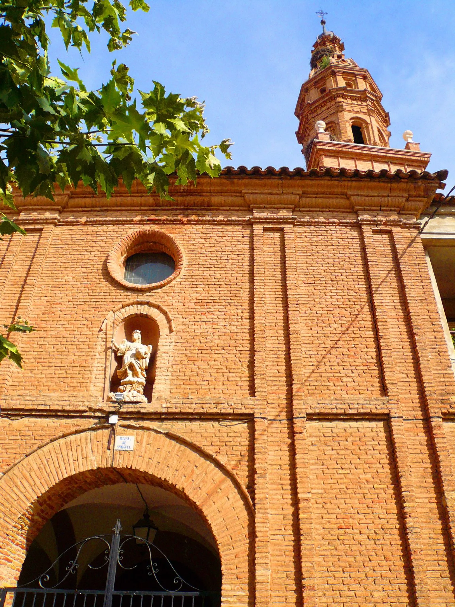 Photo showing: Iglesia de San Miguel Arcángel (Rincón de Soto, La Rioja)