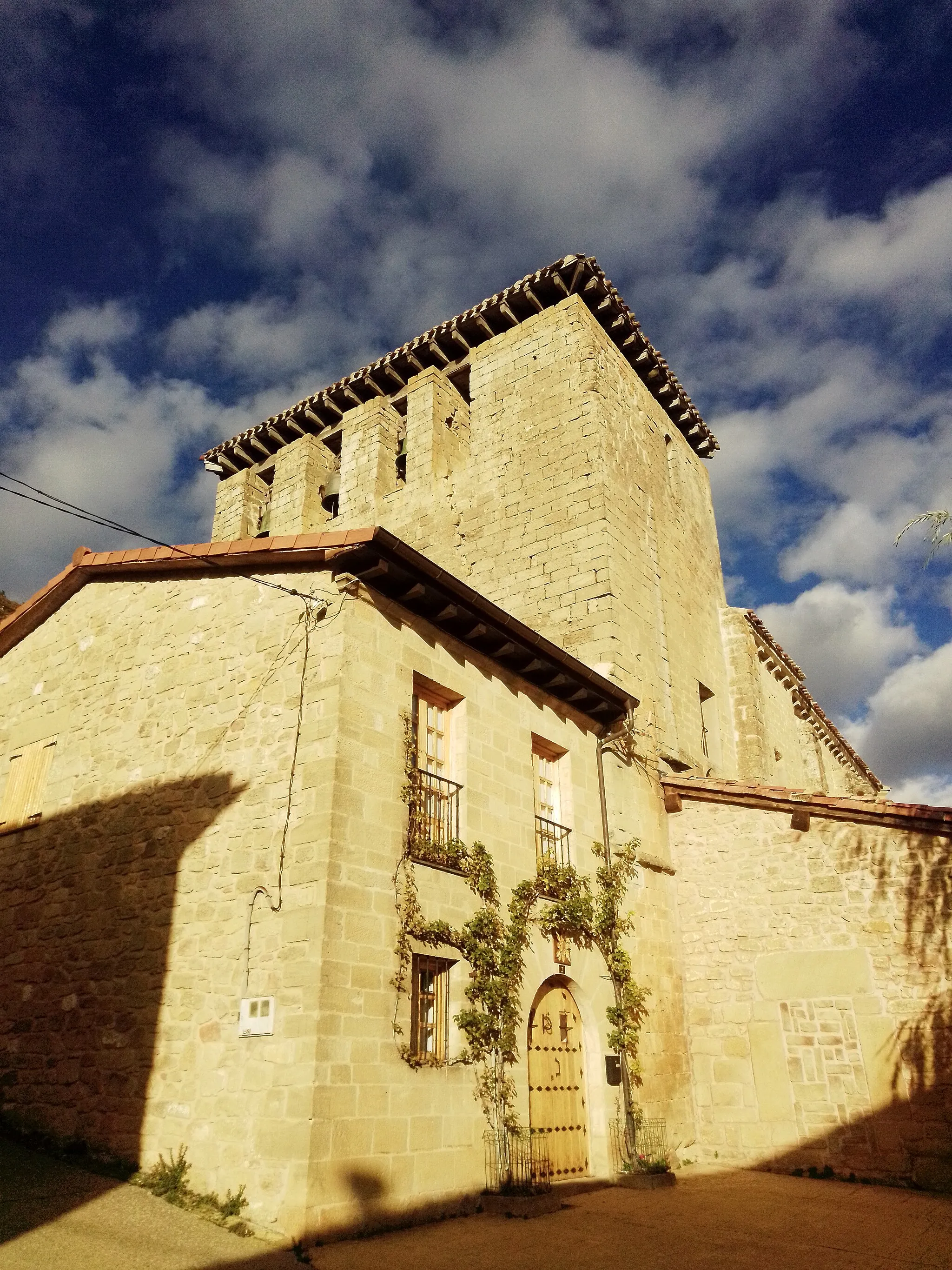 Photo showing: Iglesia de Nuestra Señora de la Asunción en Lapoblación (Navarra) Vista lateral