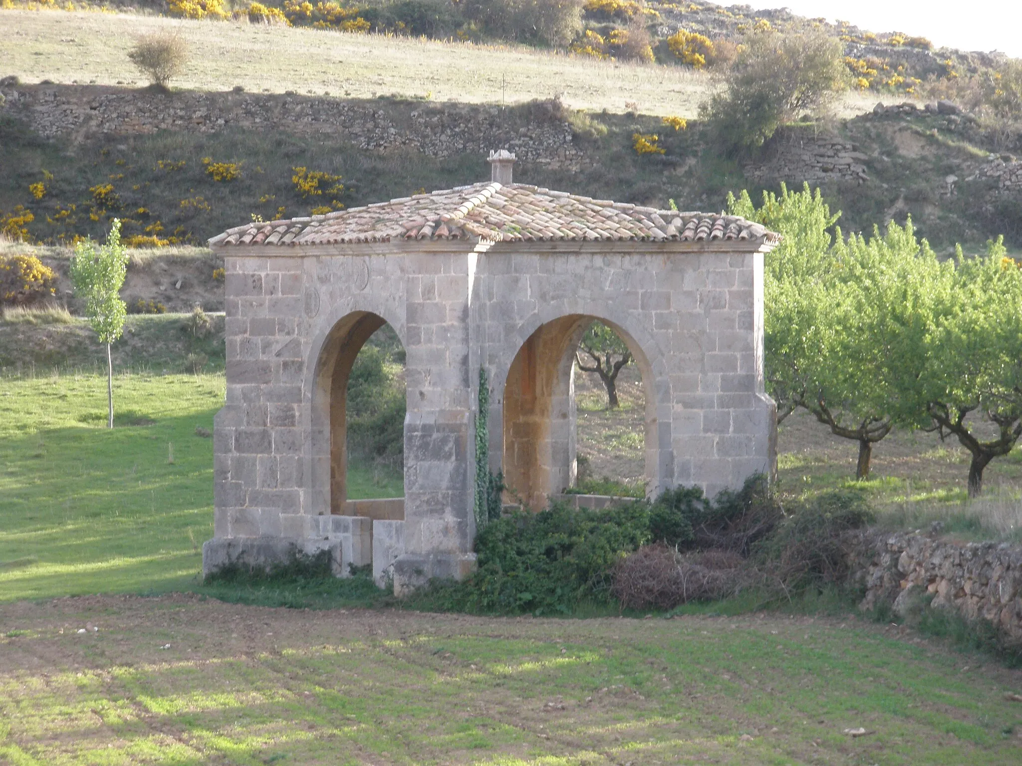 Photo showing: Crucero al lado de Muro de Aguas.