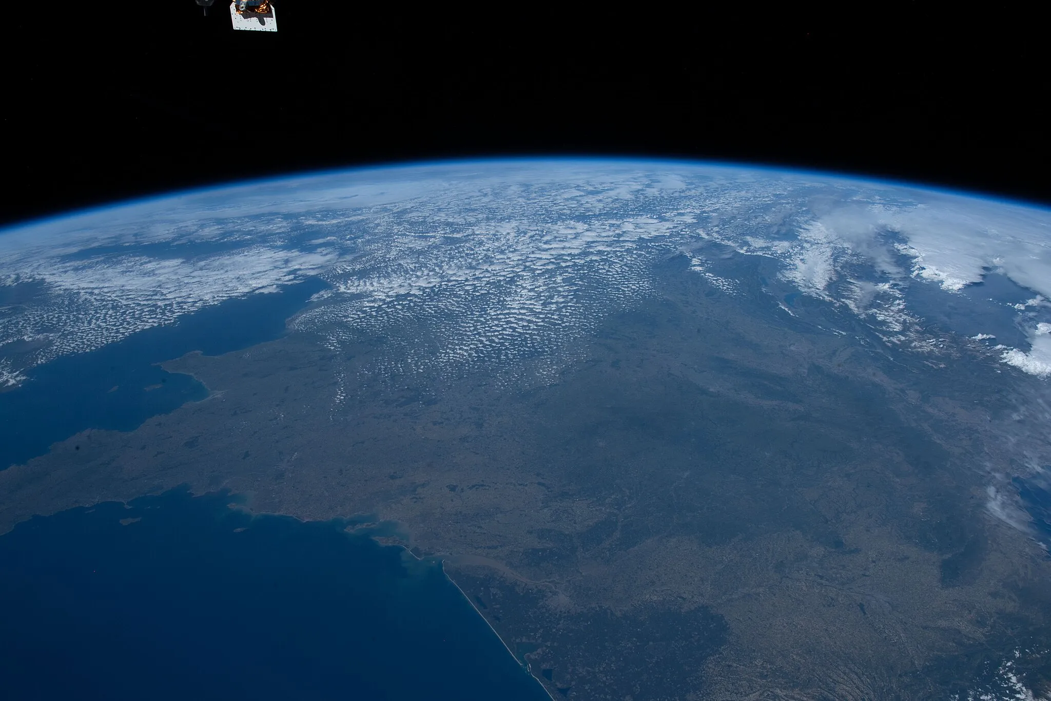 Photo showing: View of Earth taken during ISS Expedition 67.