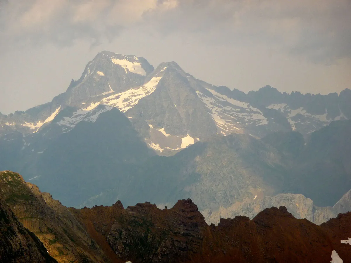 Photo showing: Macizo de Balaitús. Picos de Balaitús y Frondiellas