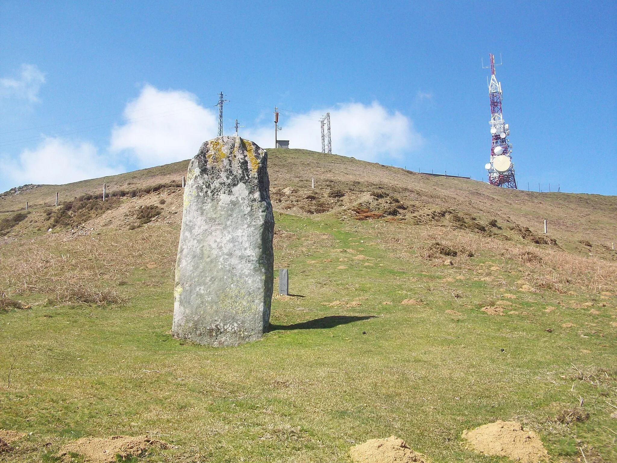 Photo showing: Menhir of Iruñarri mountain, Eratsun, Malerreka. Navarre, Basque Country.