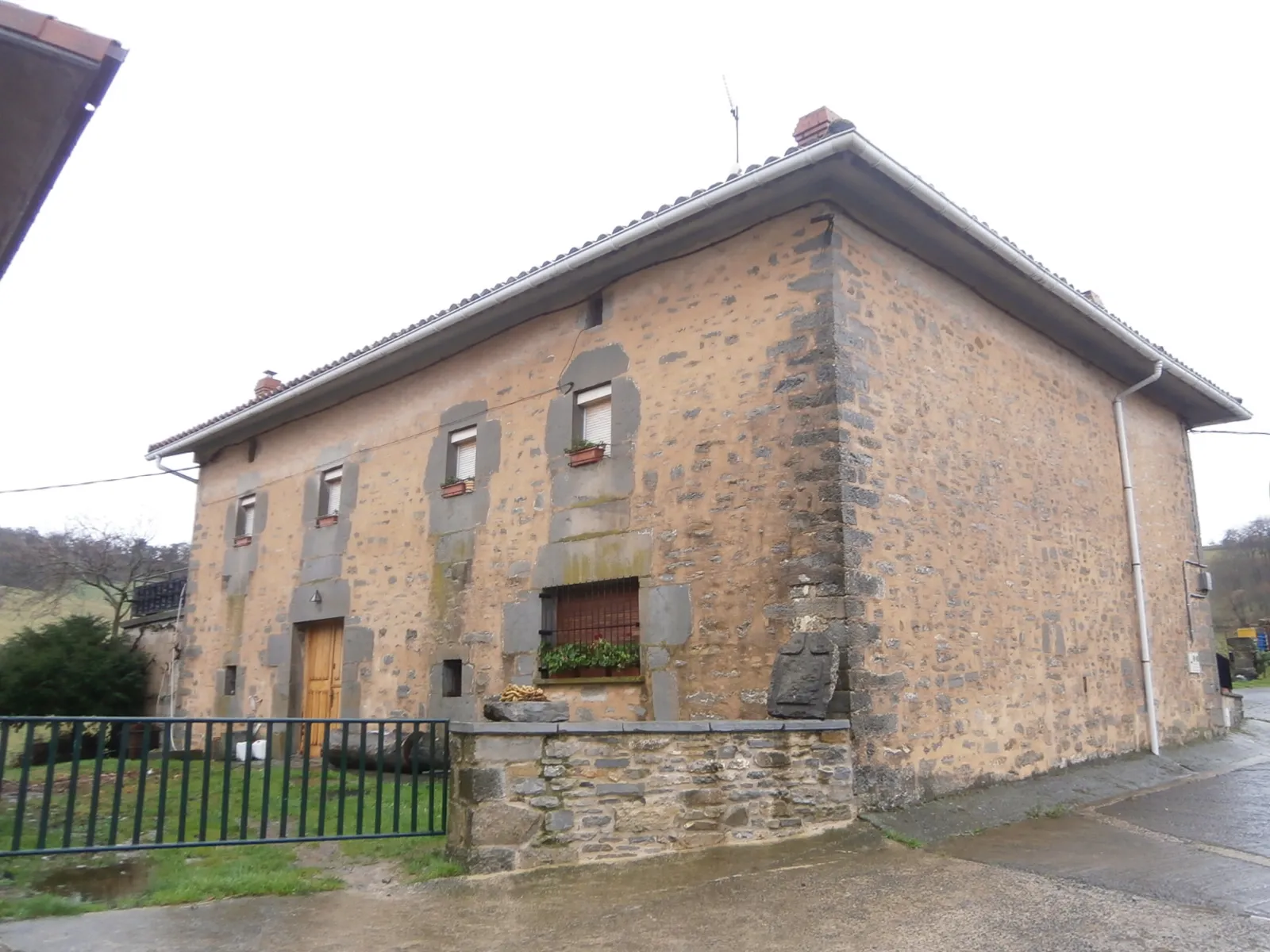 Photo showing: Casa habitada nº1