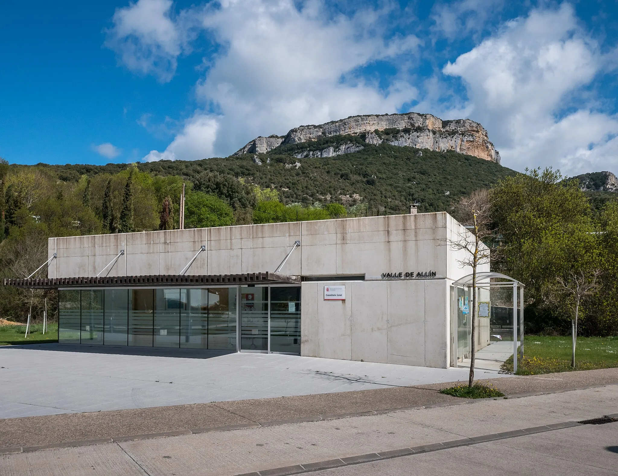 Photo showing: Medical centre of Allín, Navarre, Spain