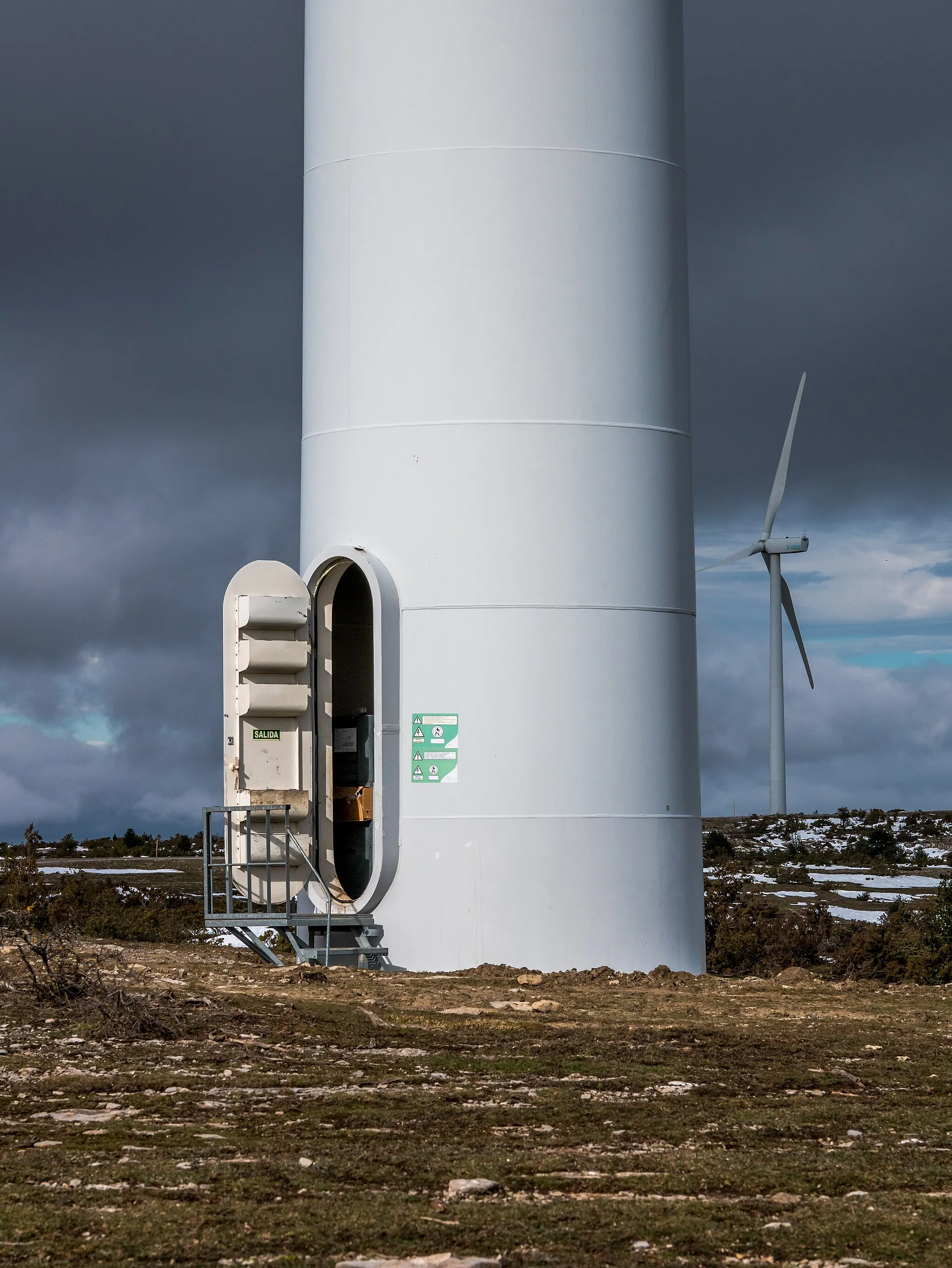 Photo showing: Wind turbines Alstom-Ecotècnia Eco80 in the Badaia mountain range; door for accessing the tower; summit of Lorritxo. Álava, Basque Country, Spain