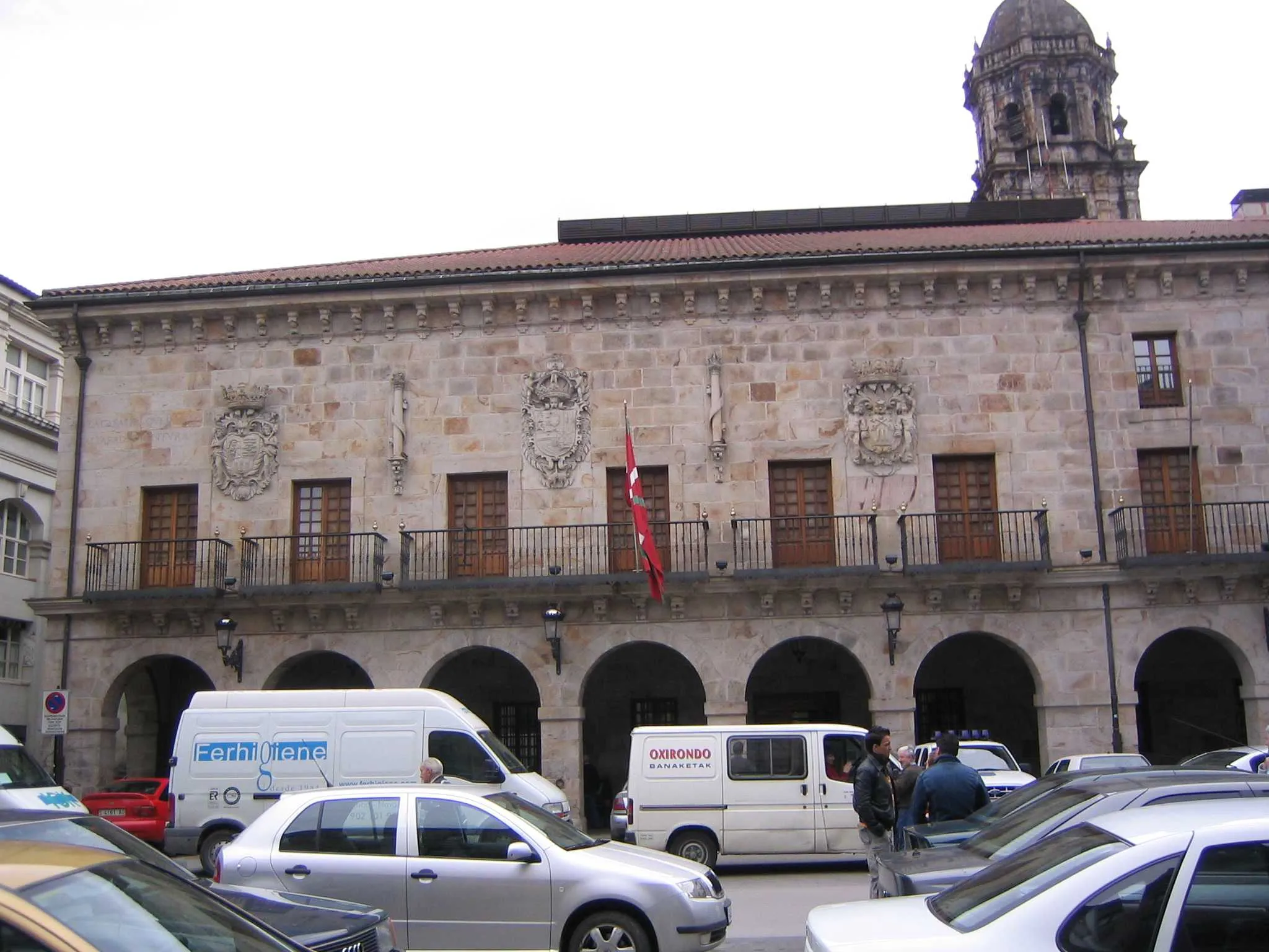 Photo showing: Vista del ayuntamiento de Bergara (Guipuzcoa). Marzo 2006.