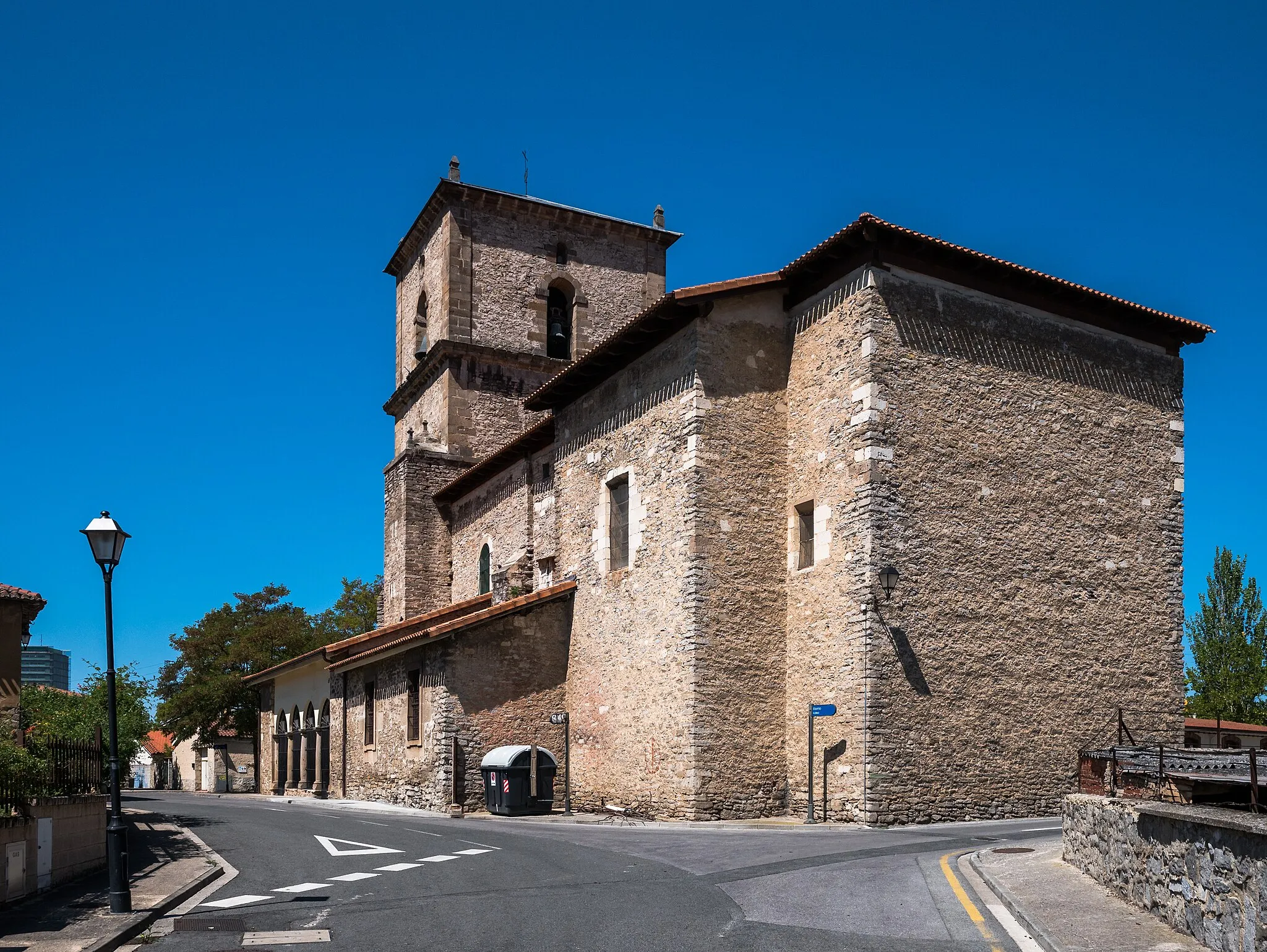 Photo showing: Portal de Betoño St. in August. Vitoria-Gasteiz, Basque Country, Spain
