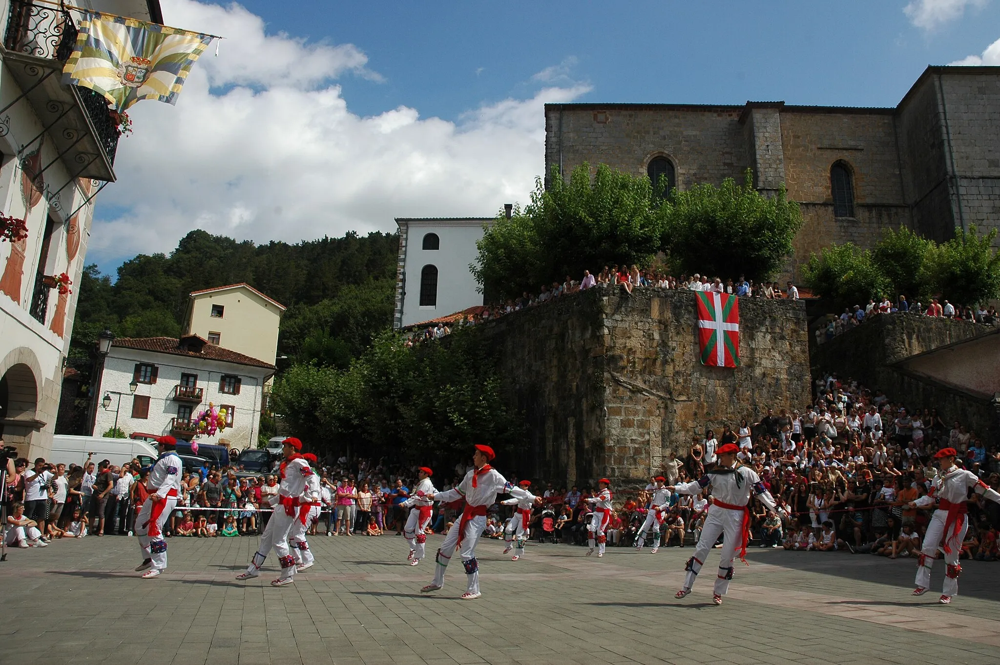 Photo showing: Bera/Vera de Bidasoa - Traditional dance in Basque Country.