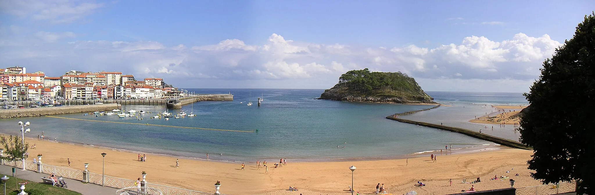 Photo showing: Lekeitio, Bizkaia. Euskal Herria.
Lekeitio, Bizkaia. Basque Country.