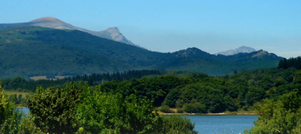 Photo showing: Gorbeia mountain range