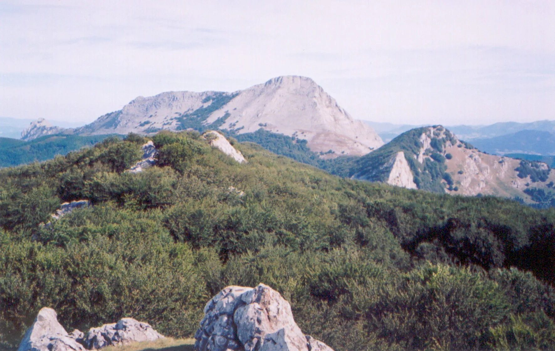 Photo showing: Monte Amboto, País Vasco (visto desde el Orisol)
Taken by myself.

--Ardo Beltz 22:08, 15 Feb 2005 (UTC)