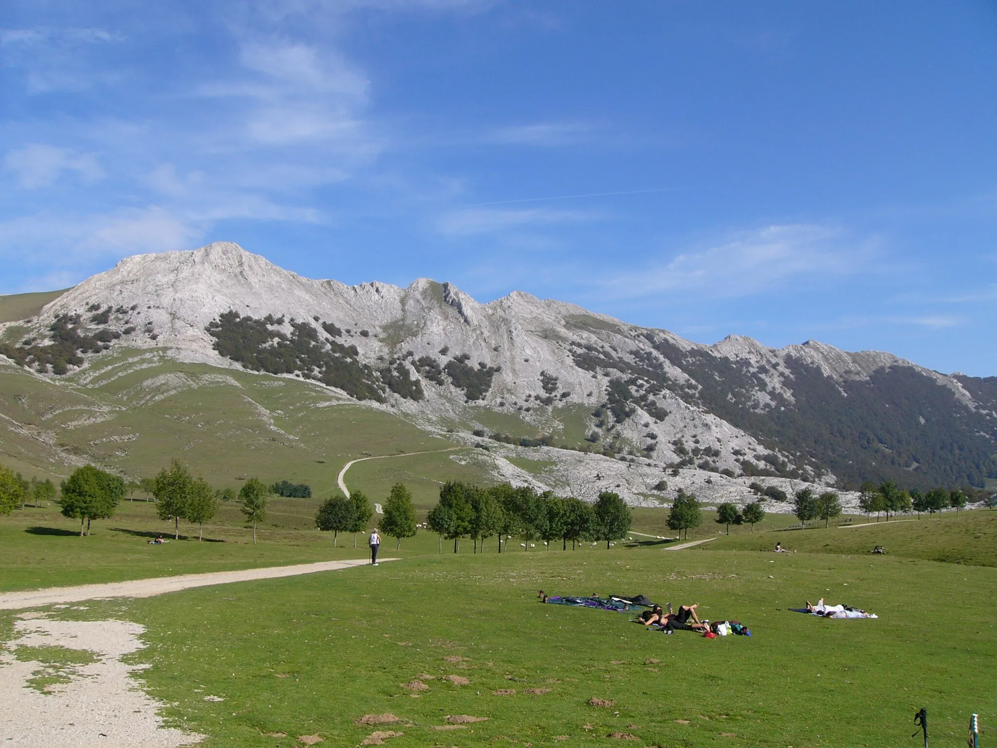 Photo showing: Aizkorri mountains from Urbia