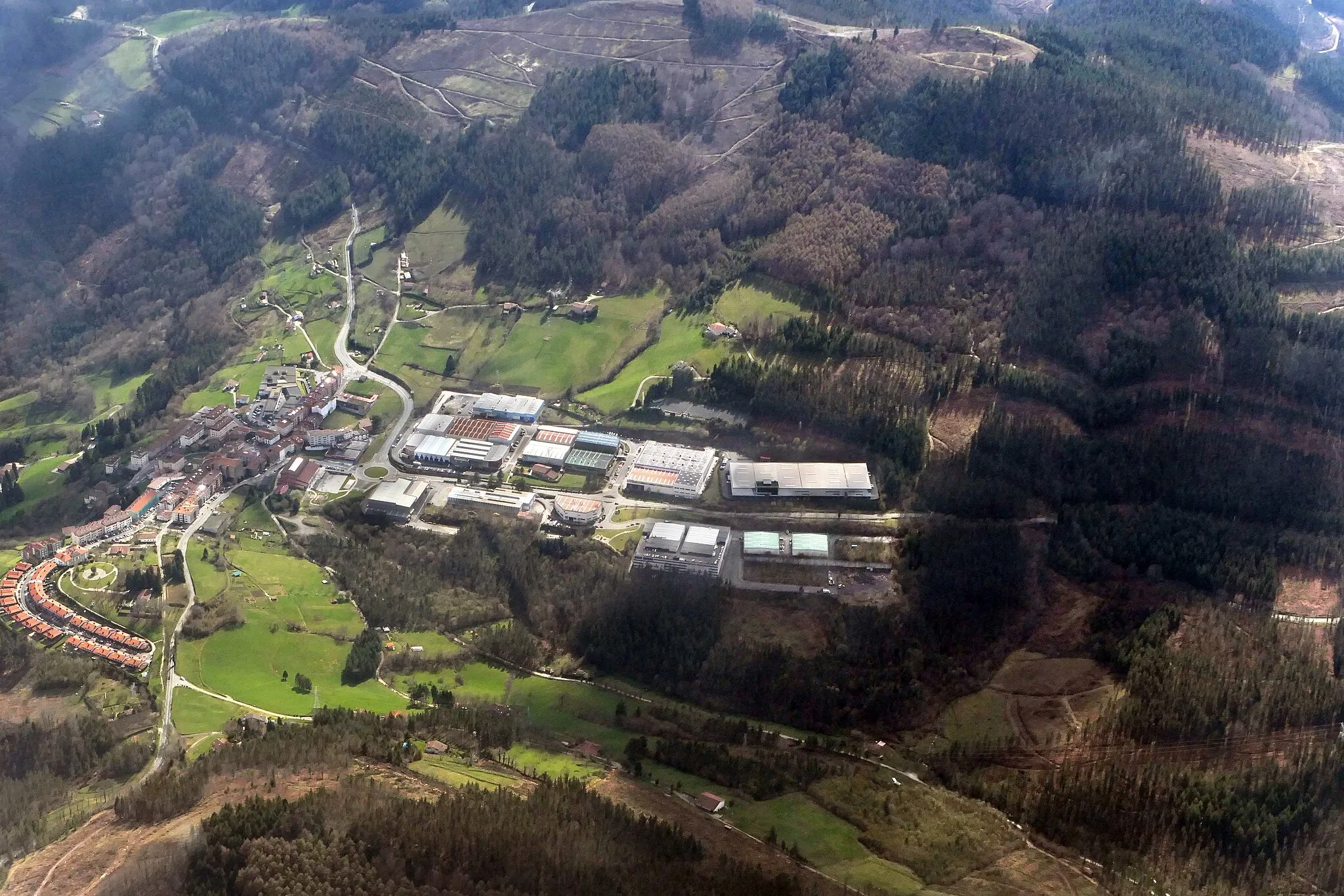 Photo showing: An aerial photo of Elgeta, a small town in the Basque Country.