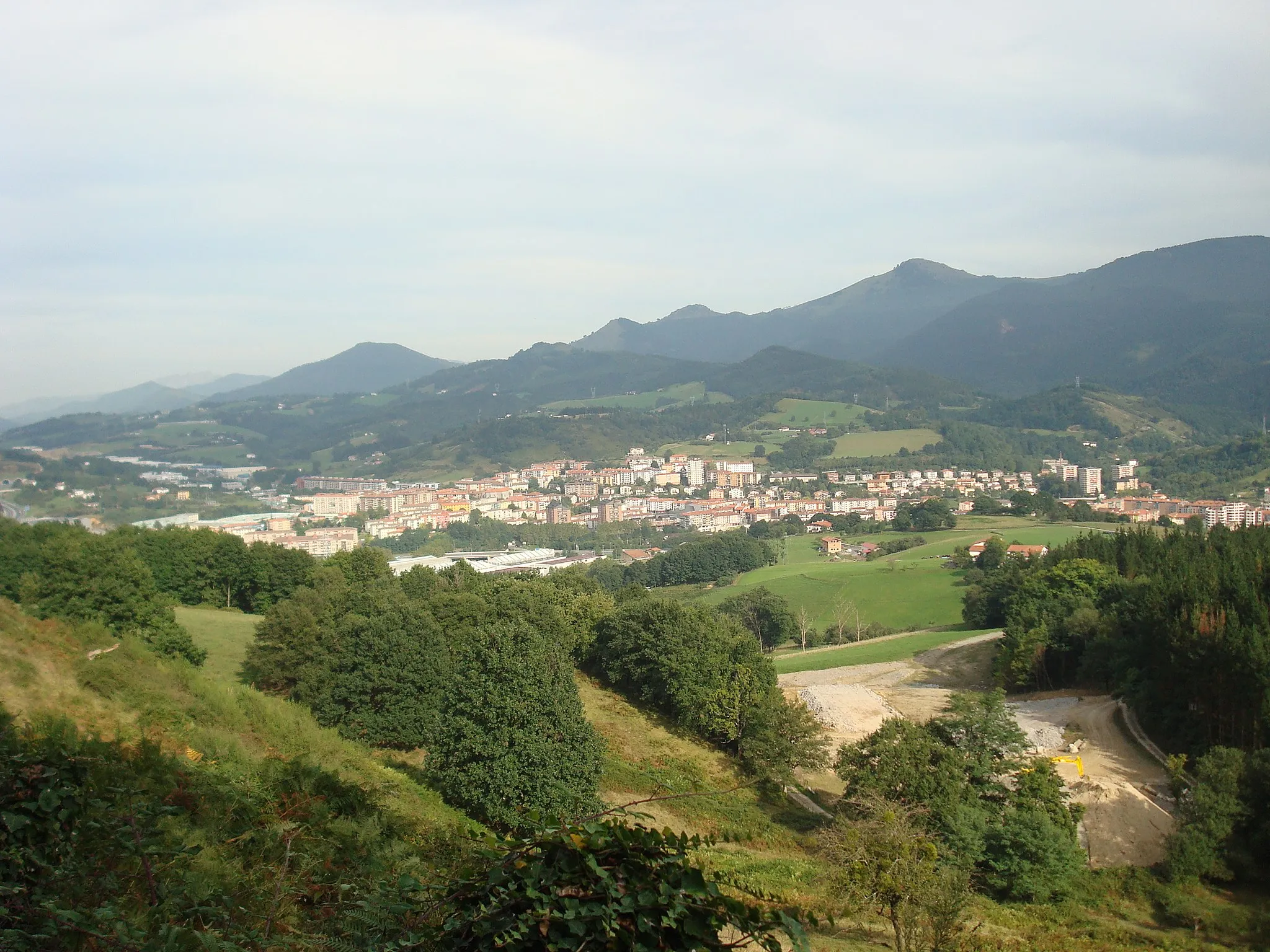 Photo showing: General town view from the mountains