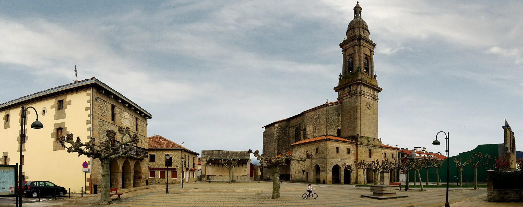 Photo showing: Main square in Alegría-Dulantzi (Araba, Basque Country, Spain)
