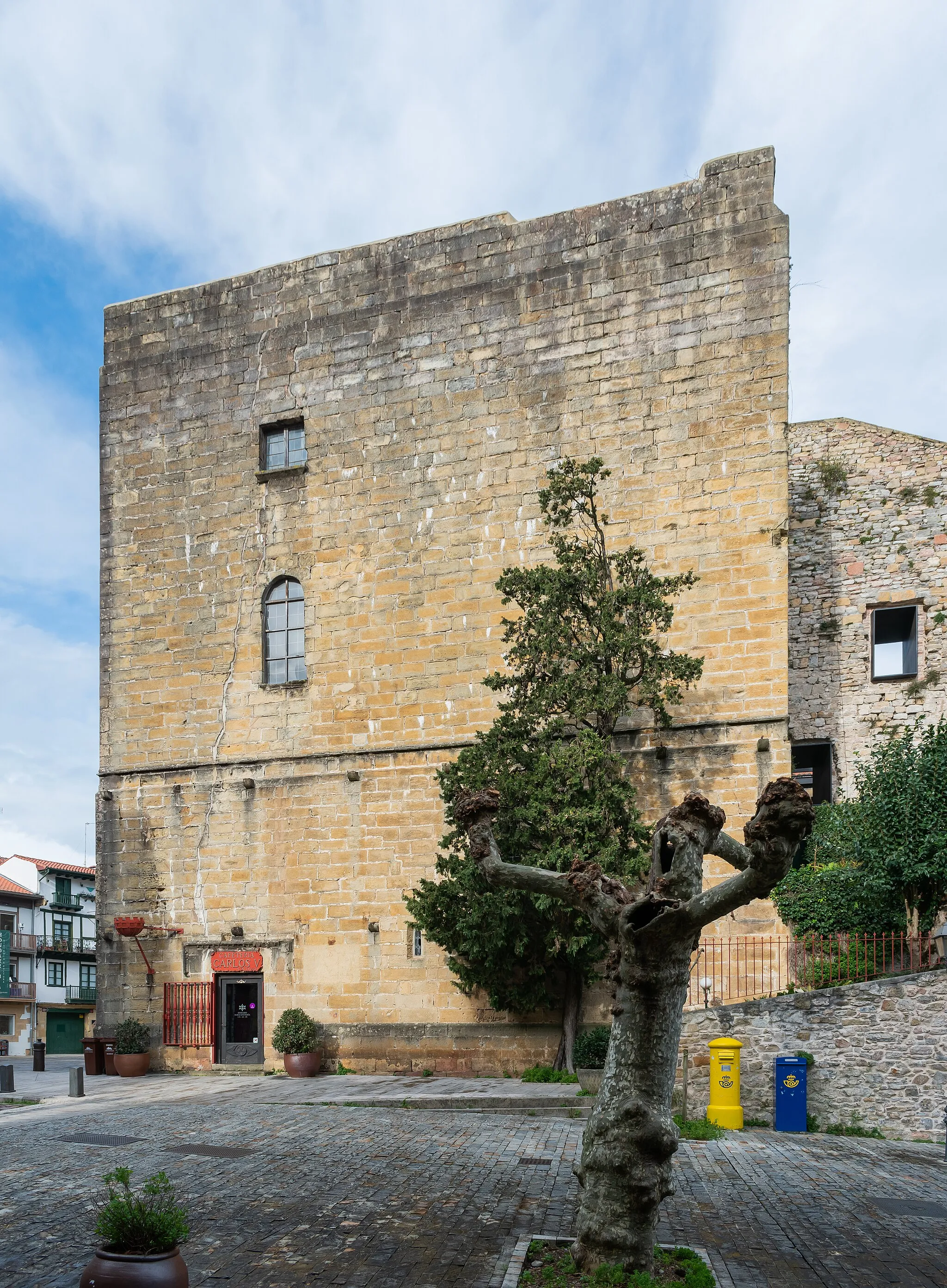 Photo showing: Castle of Carlos V in Hondarribia, Basque Country, Spain