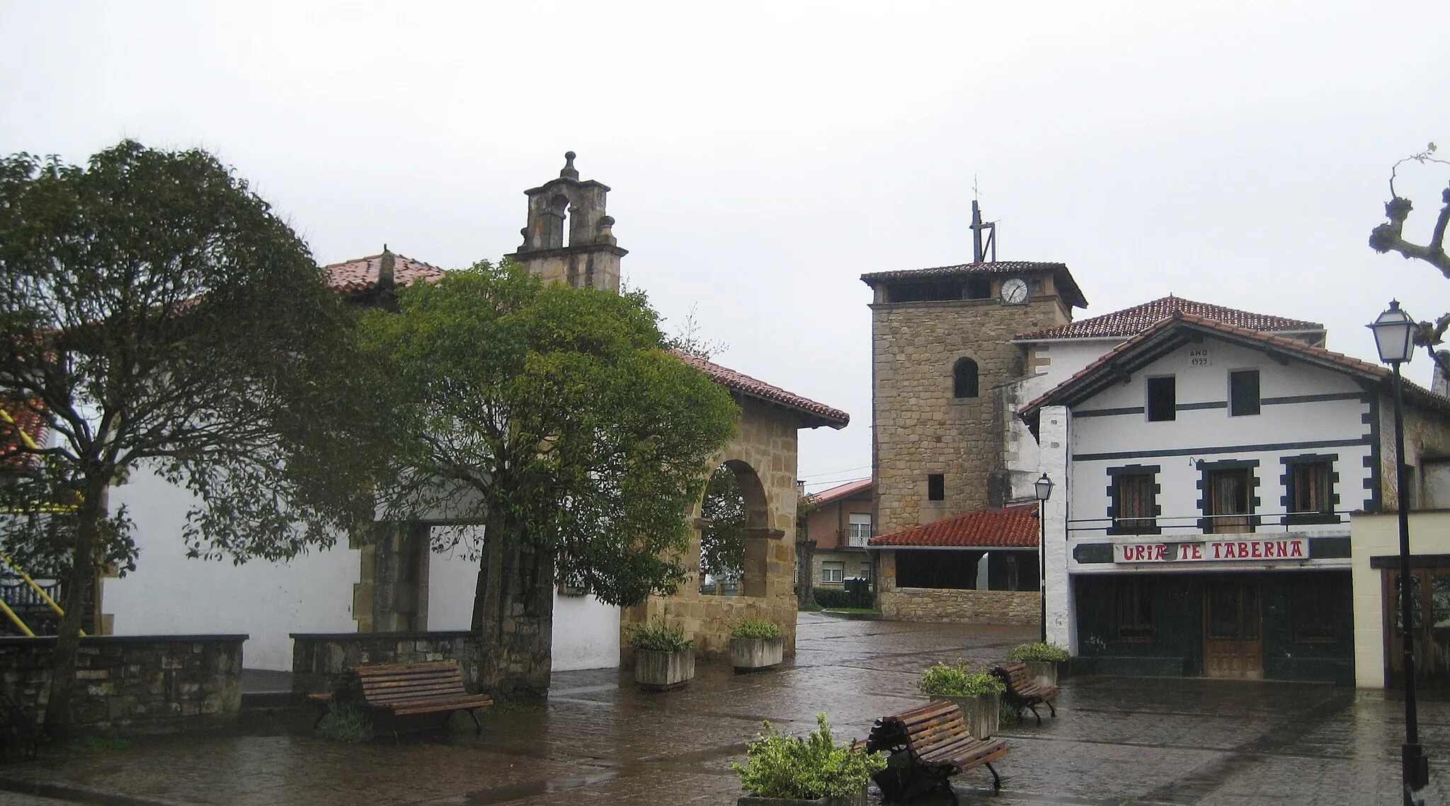 Photo showing: Plaza, iglesia y ermita en Fika