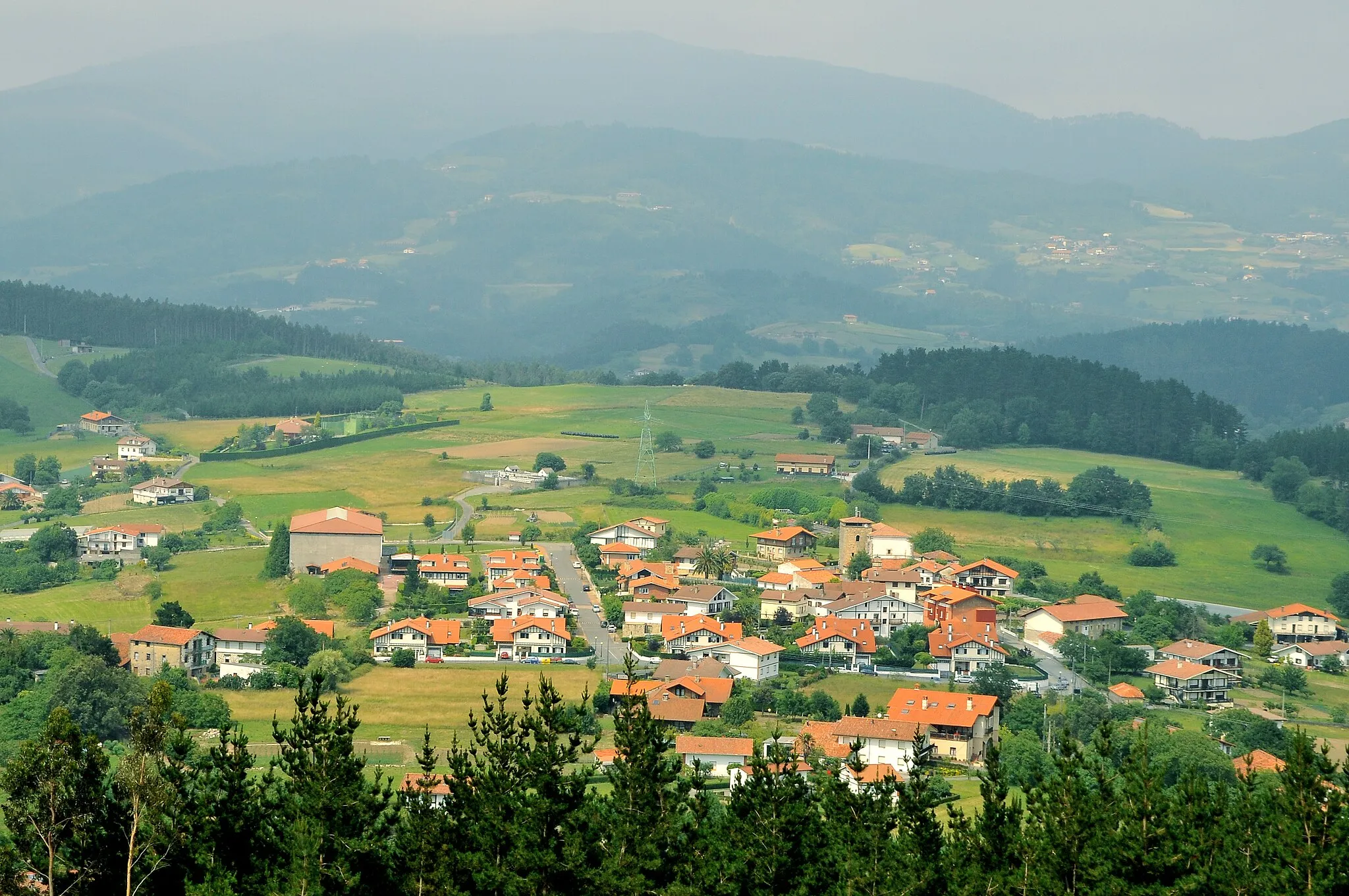 Photo showing: The village and its surroundings. Fika, Gamiz-Fika, Biscay, Basque Country, Spain